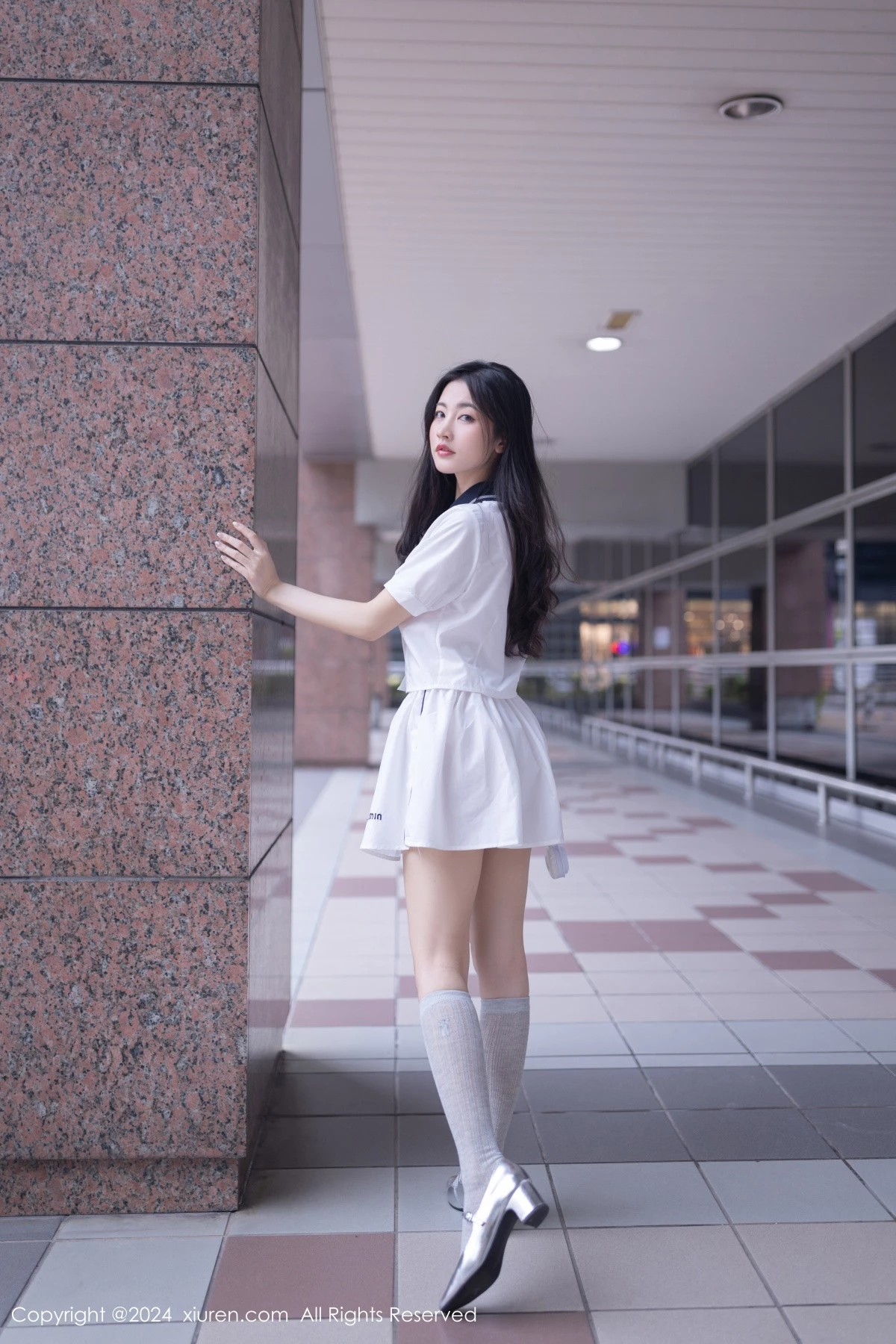 [[XiuRen秀人网]秀人网]No.8793_模特鱼尾fish性感白色短裙套装露粉色内衣秀曼妙身姿迷人写真80P