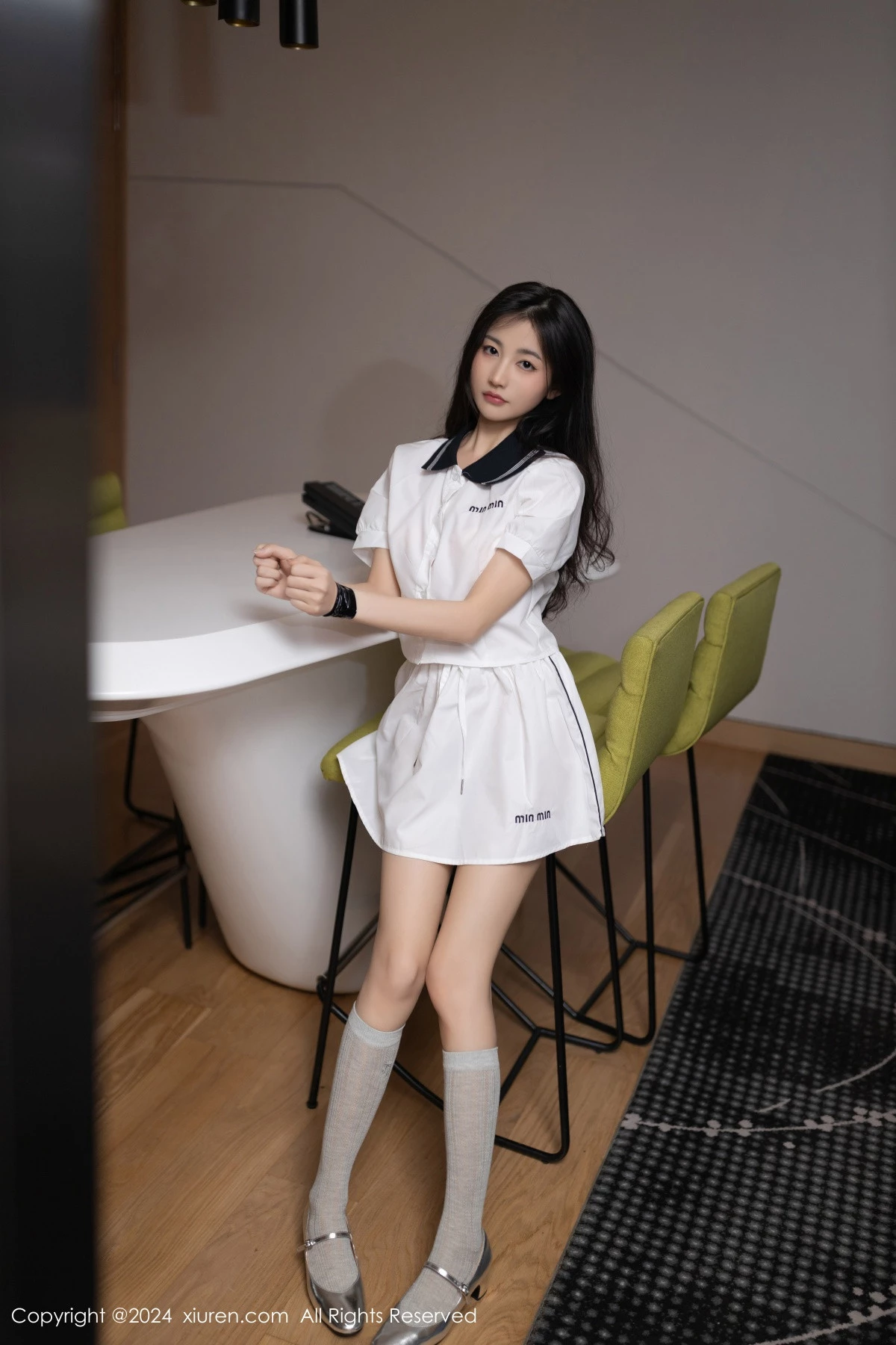 [[XiuRen秀人网]秀人网]No.8793_模特鱼尾fish性感白色短裙套装露粉色内衣秀曼妙身姿迷人写真80P