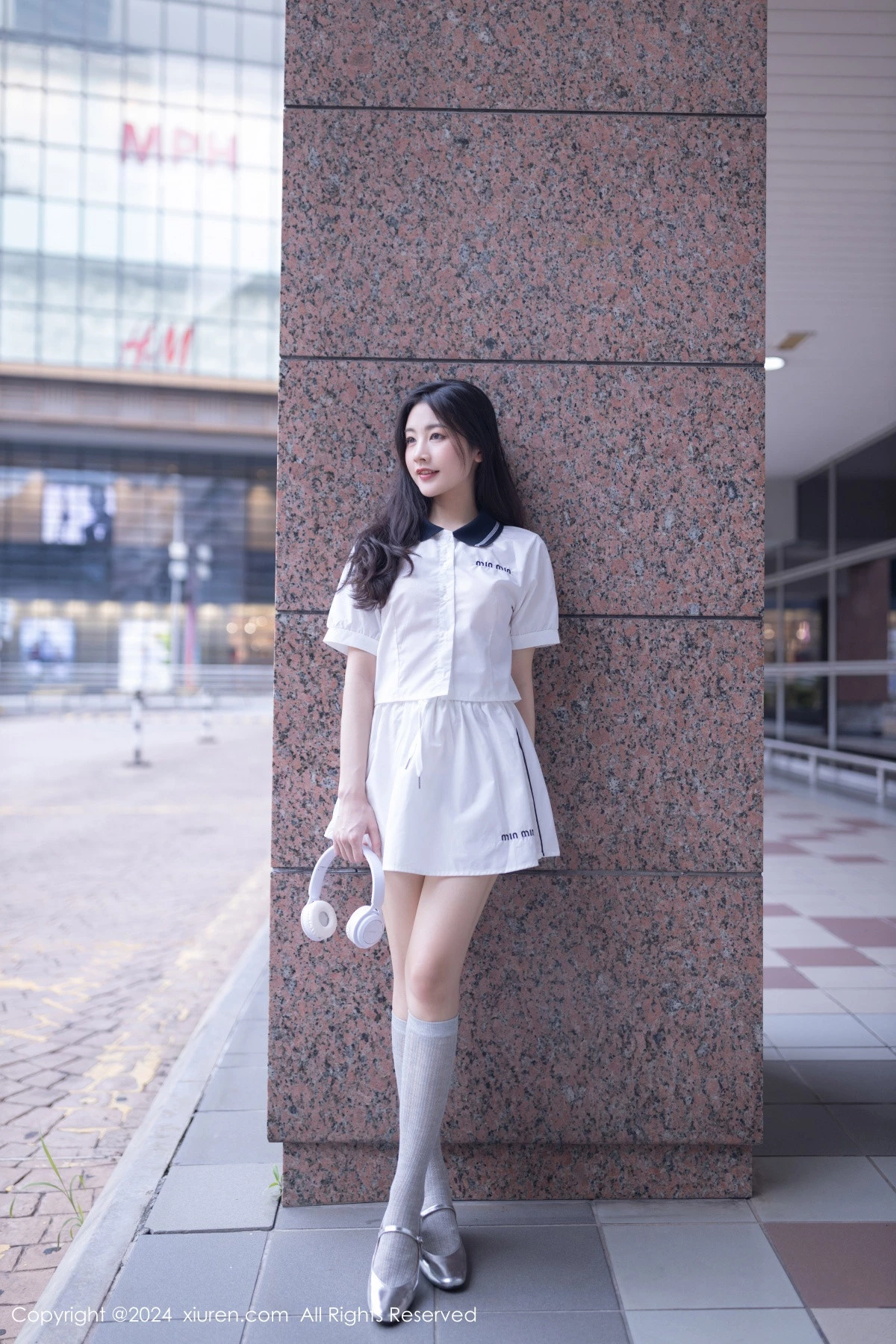 [[XiuRen秀人网]秀人网]No.8793_模特鱼尾fish性感白色短裙套装露粉色内衣秀曼妙身姿迷人写真80P