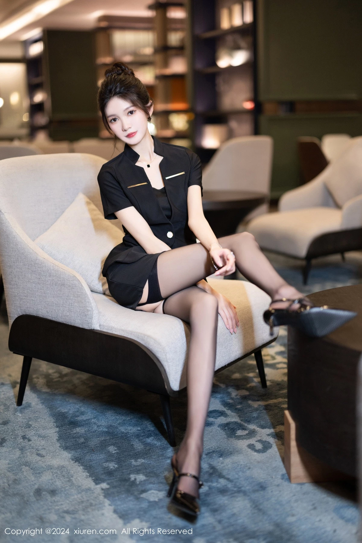 [[XiuRen秀人网]秀人网]No.8791_模特程程程性感黑色OL服饰露黑色蕾丝内衣配黑丝吊袜诱惑写真101P