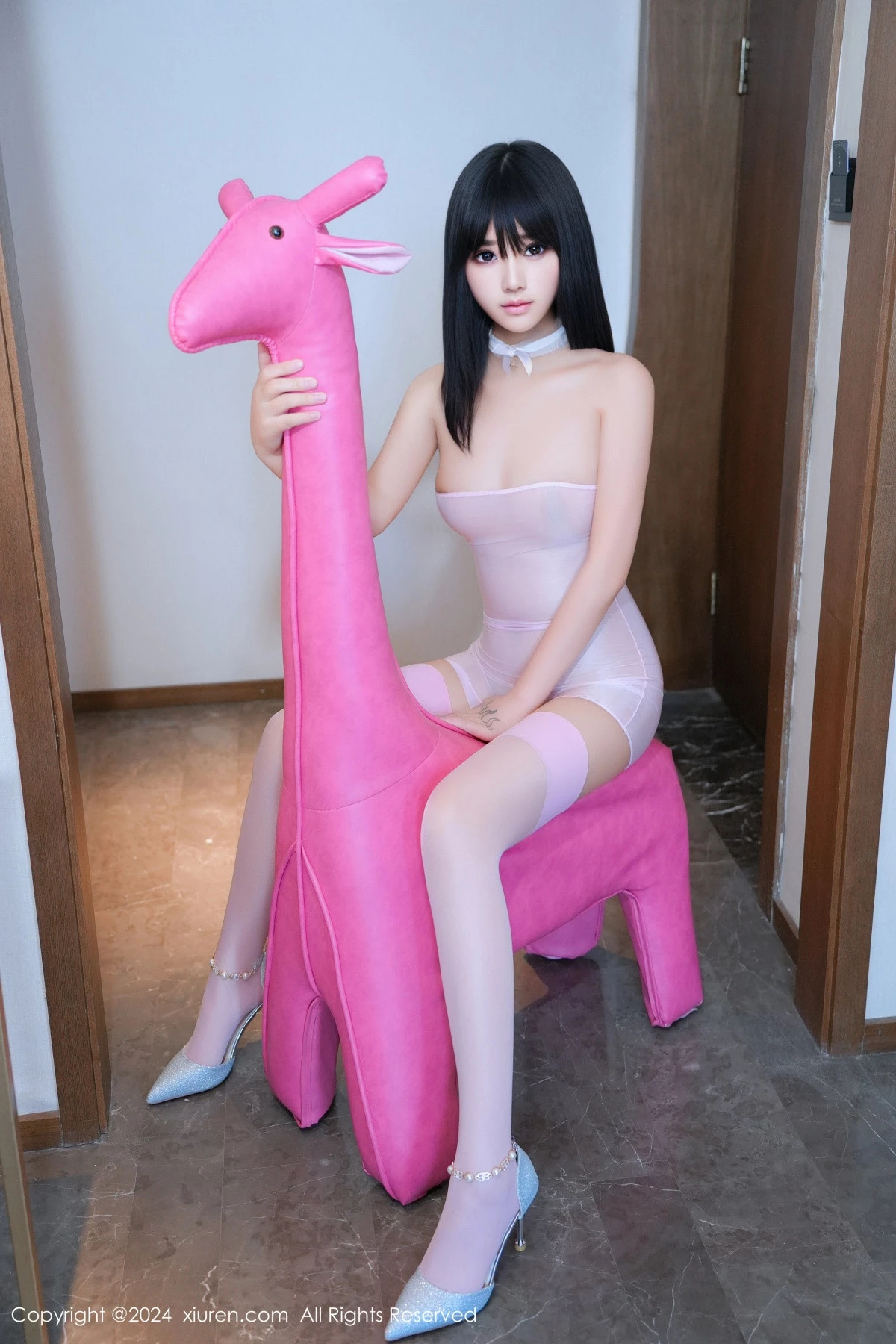 [[XiuRen秀人网]秀人网]No.8790_模特徐若兮性感粉色薄透连体服饰配粉色丝袜秀曼妙身姿诱惑写真82P