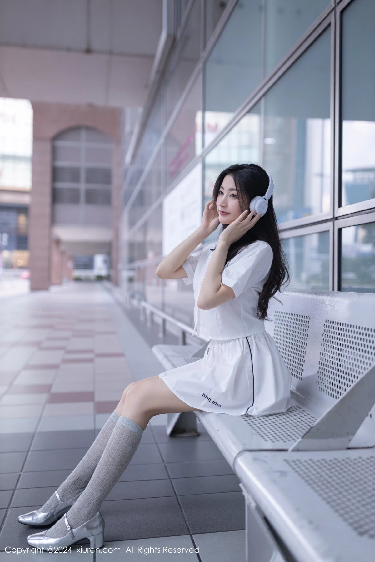 [[XiuRen秀人网]秀人网]No.8793_模特鱼尾fish性感白色短裙套装露粉色内衣秀曼妙身姿迷人写真80P