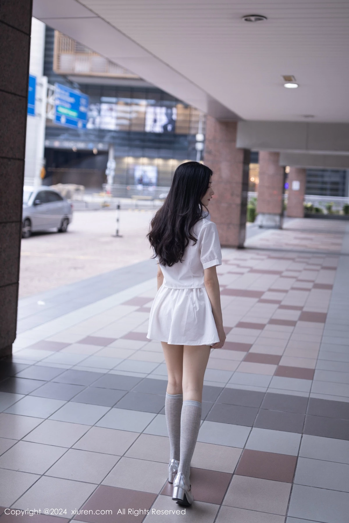 [[XiuRen秀人网]秀人网]No.8793_模特鱼尾fish性感白色短裙套装露粉色内衣秀曼妙身姿迷人写真80P