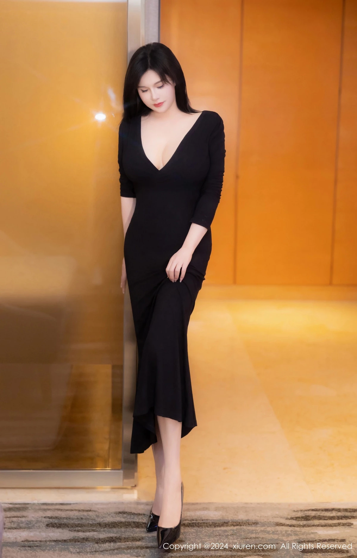 [[XiuRen秀人网]秀人网]No.8787_新人模特水水姐性感黑色连衣裙配开档黑丝秀翘臀美腿诱惑写真78P