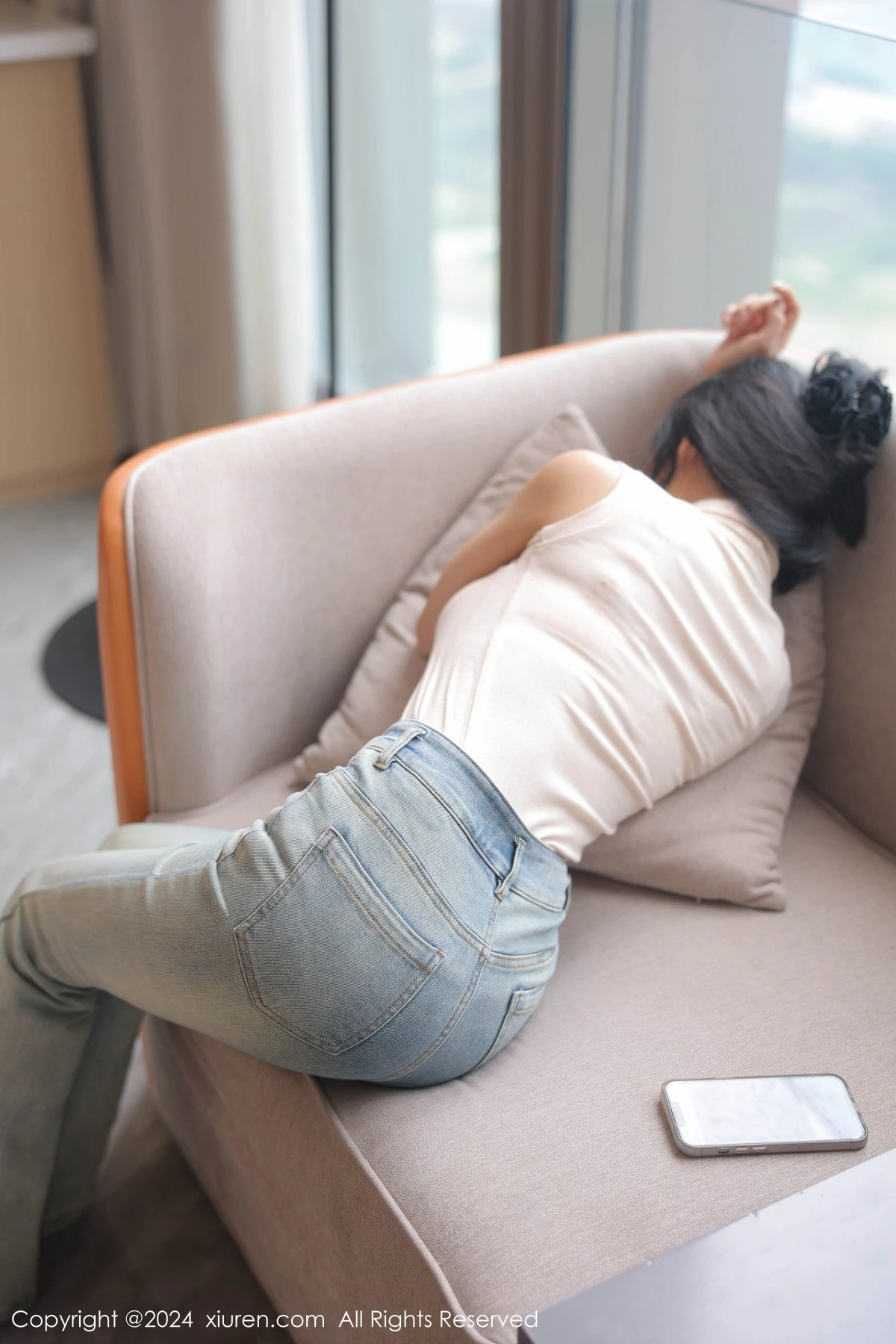 [[XiuRen秀人网]秀人网]No.8798_模特金小依性感浅粉上衣配黑短裙露超薄肉丝秀惹火身材诱惑写真76P