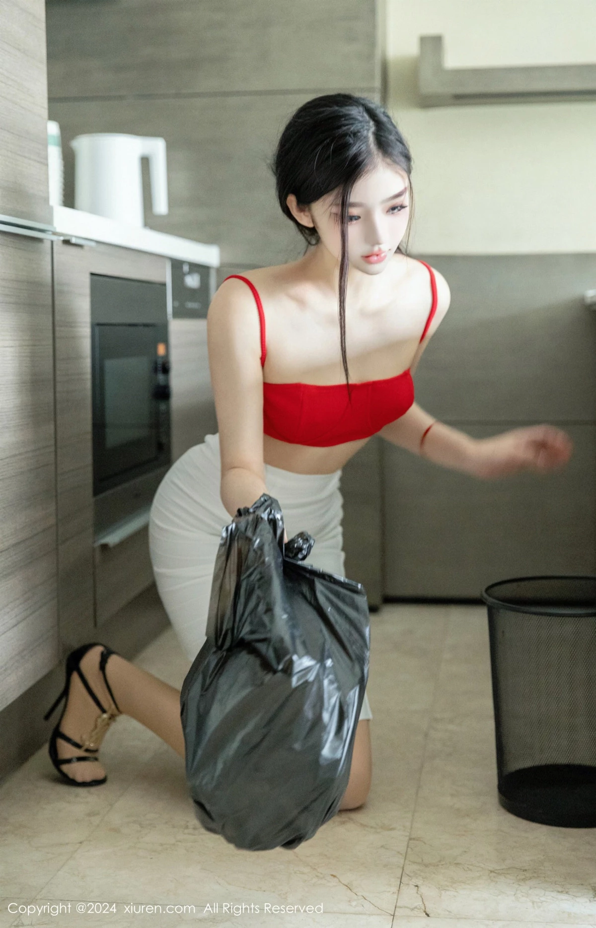 [[XiuRen秀人网]秀人网]No.8794_模特龙雪儿红色情趣内衣配白短裙露超薄肉丝秀白嫩美腿诱惑写真51P