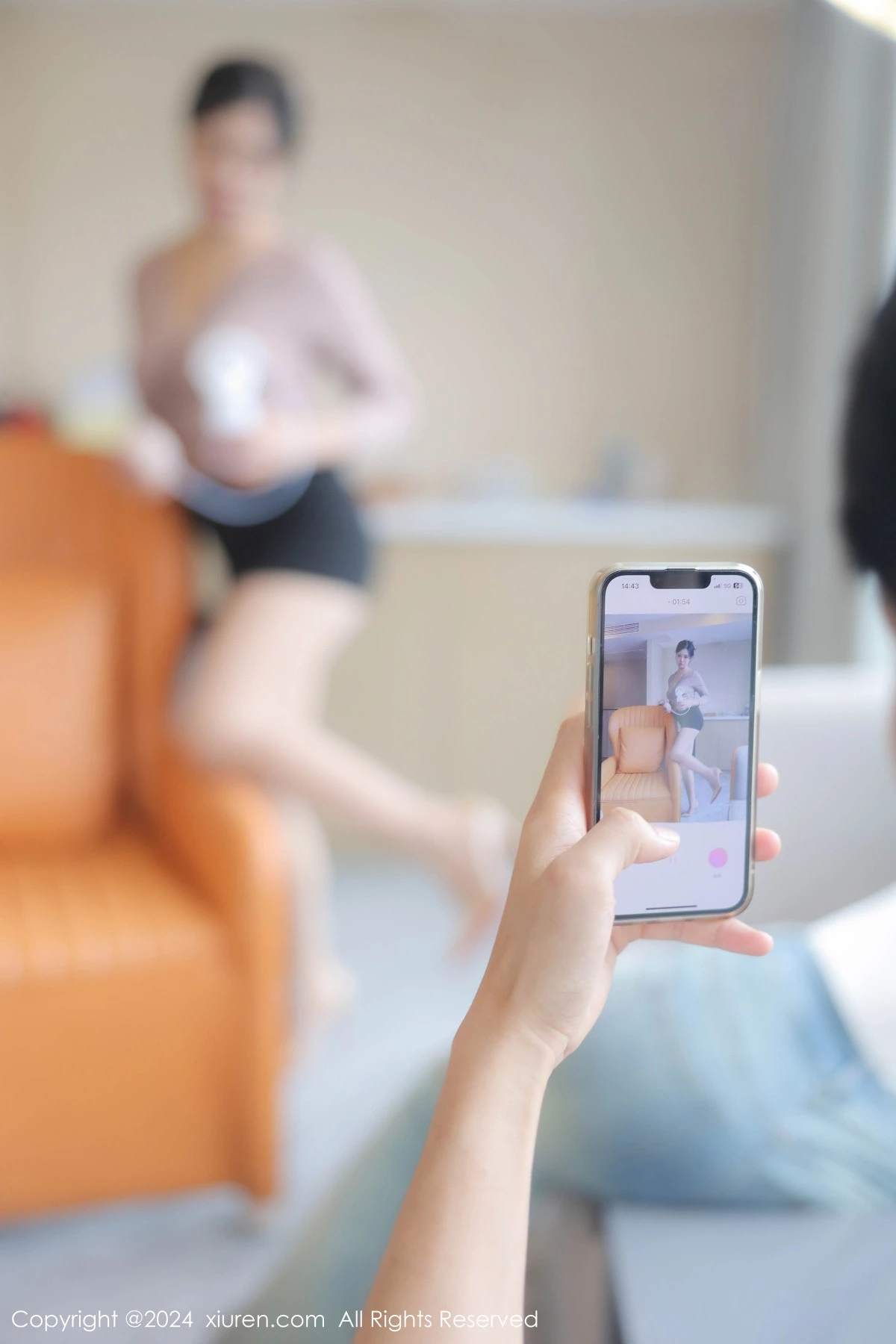 [[XiuRen秀人网]秀人网]No.8798_模特金小依性感浅粉上衣配黑短裙露超薄肉丝秀惹火身材诱惑写真76P