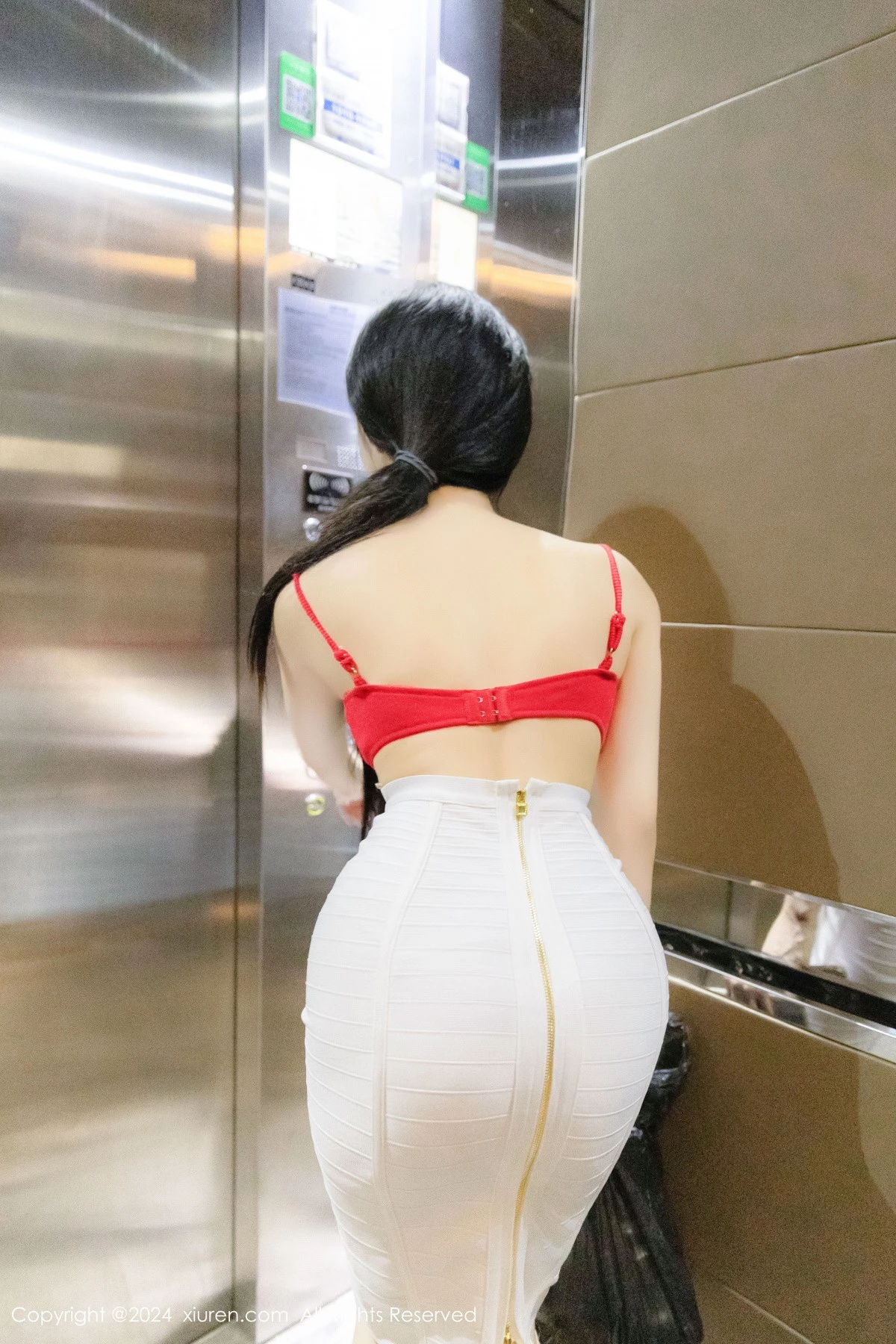 [[XiuRen秀人网]秀人网]No.8794_模特龙雪儿红色情趣内衣配白短裙露超薄肉丝秀白嫩美腿诱惑写真51P