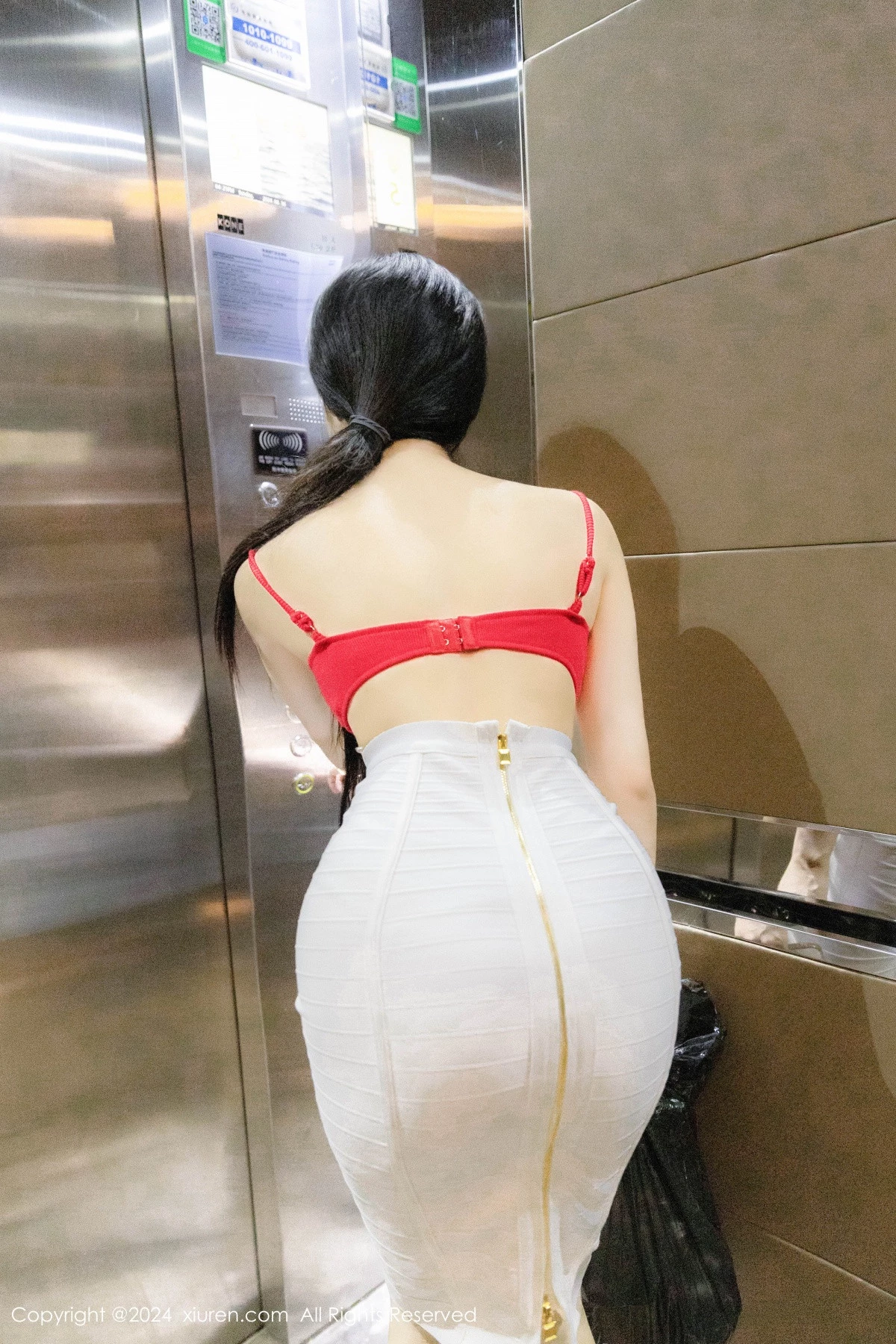 [[XiuRen秀人网]秀人网]No.8794_模特龙雪儿红色情趣内衣配白短裙露超薄肉丝秀白嫩美腿诱惑写真51P