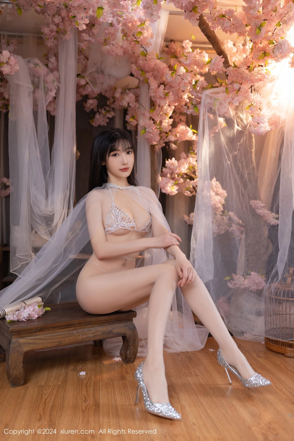 [[XiuRen秀人网]秀人网]No.8807_模特陆萱萱性感白色轻透网纱配白色珍珠内衣秀惹火身材诱惑写真80P