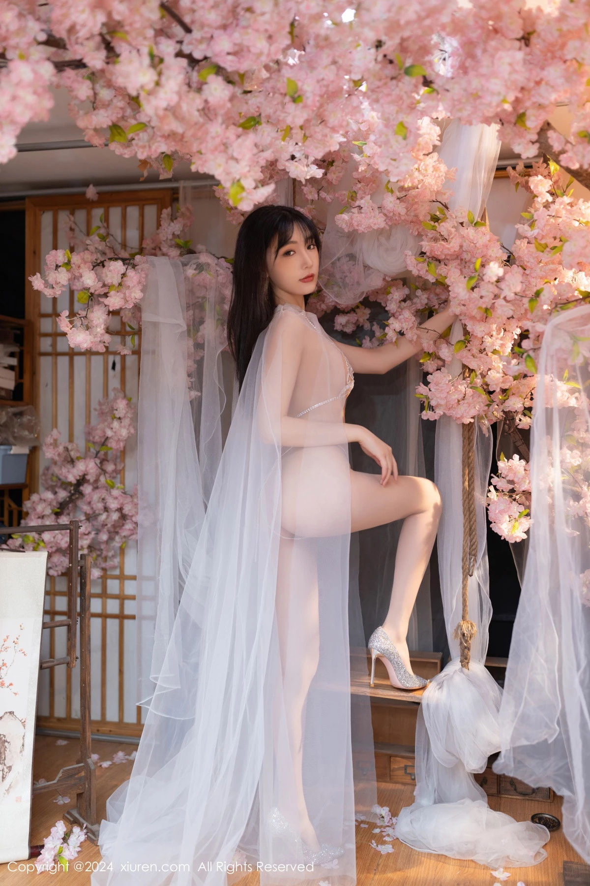 [[XiuRen秀人网]秀人网]No.8807_模特陆萱萱性感白色轻透网纱配白色珍珠内衣秀惹火身材诱惑写真80P