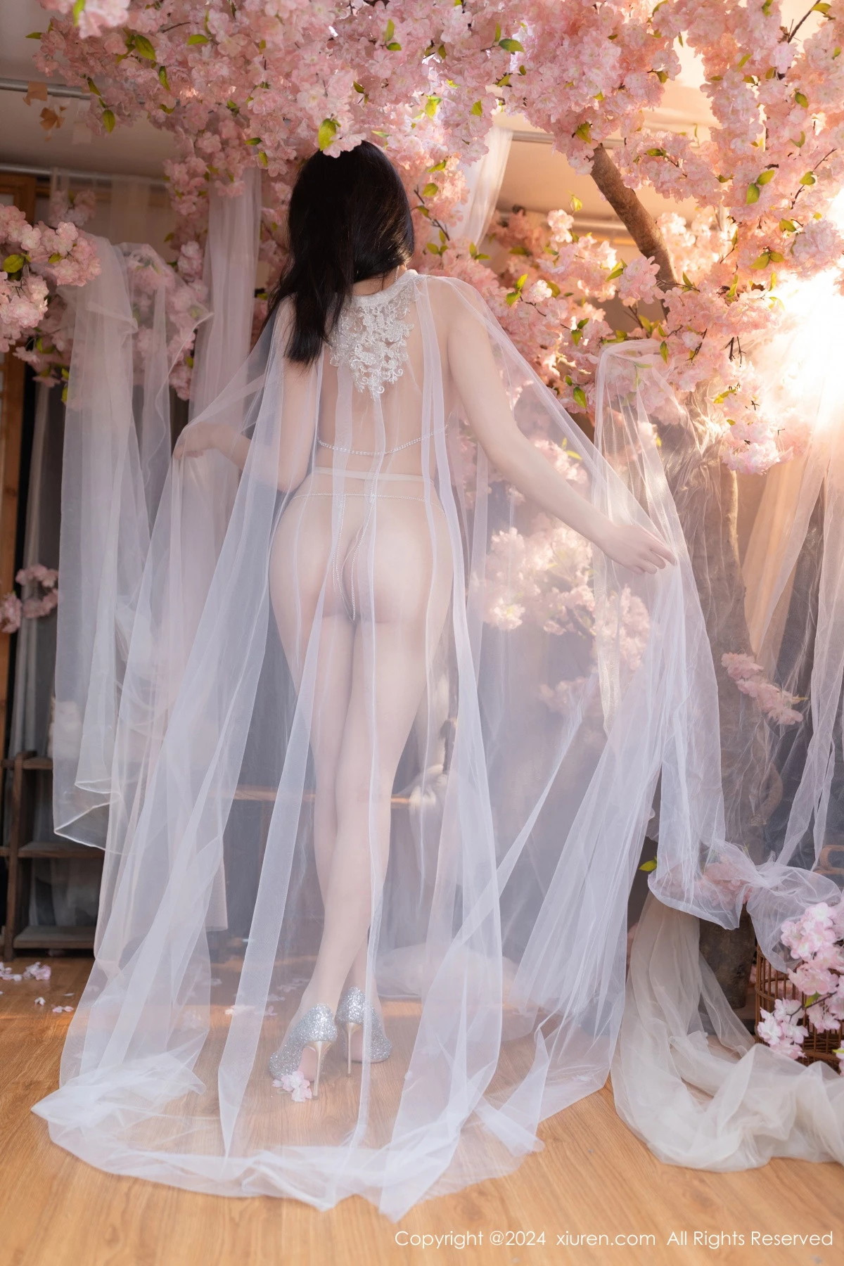 [[XiuRen秀人网]秀人网]No.8807_模特陆萱萱性感白色轻透网纱配白色珍珠内衣秀惹火身材诱惑写真80P