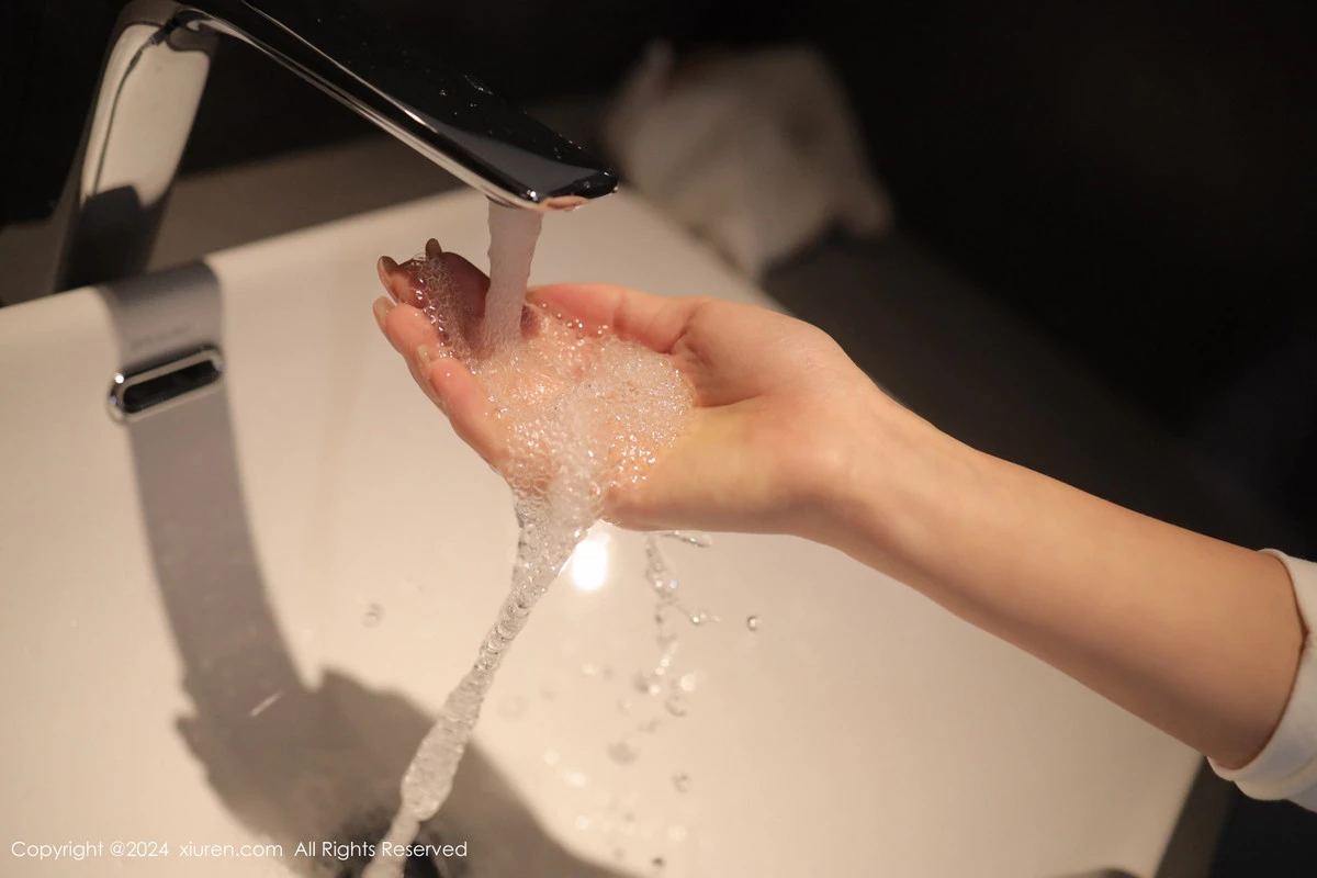 [[XiuRen秀人网]秀人网]No.8804_模特Lingyu69性感白色轻透上衣配白色内裤秀惹火身材诱惑写真84P