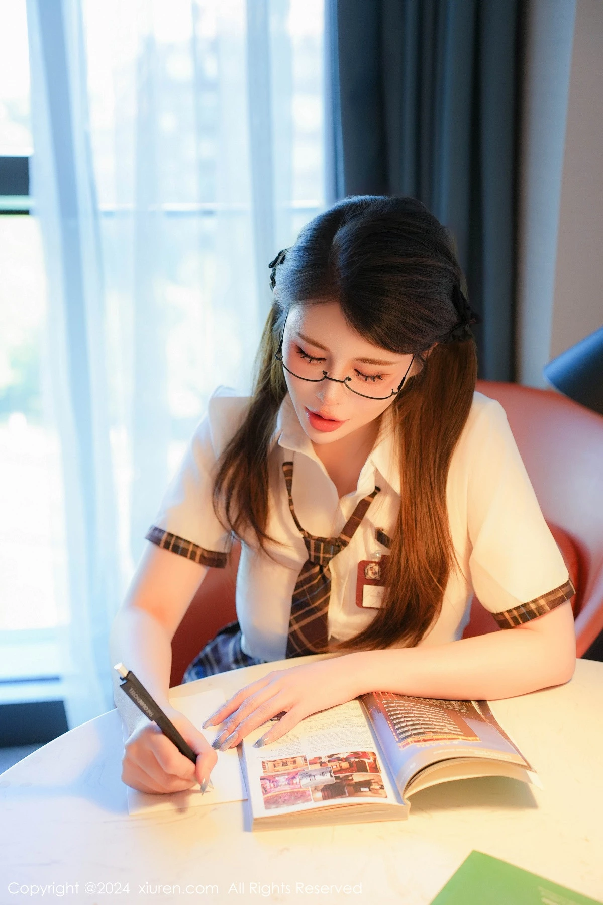 [[XiuRen秀人网]秀人网]No.8803_模特甜妮性感白色上衣配格子短裙露肉丝吊袜秀丰腴身姿诱惑写真86P