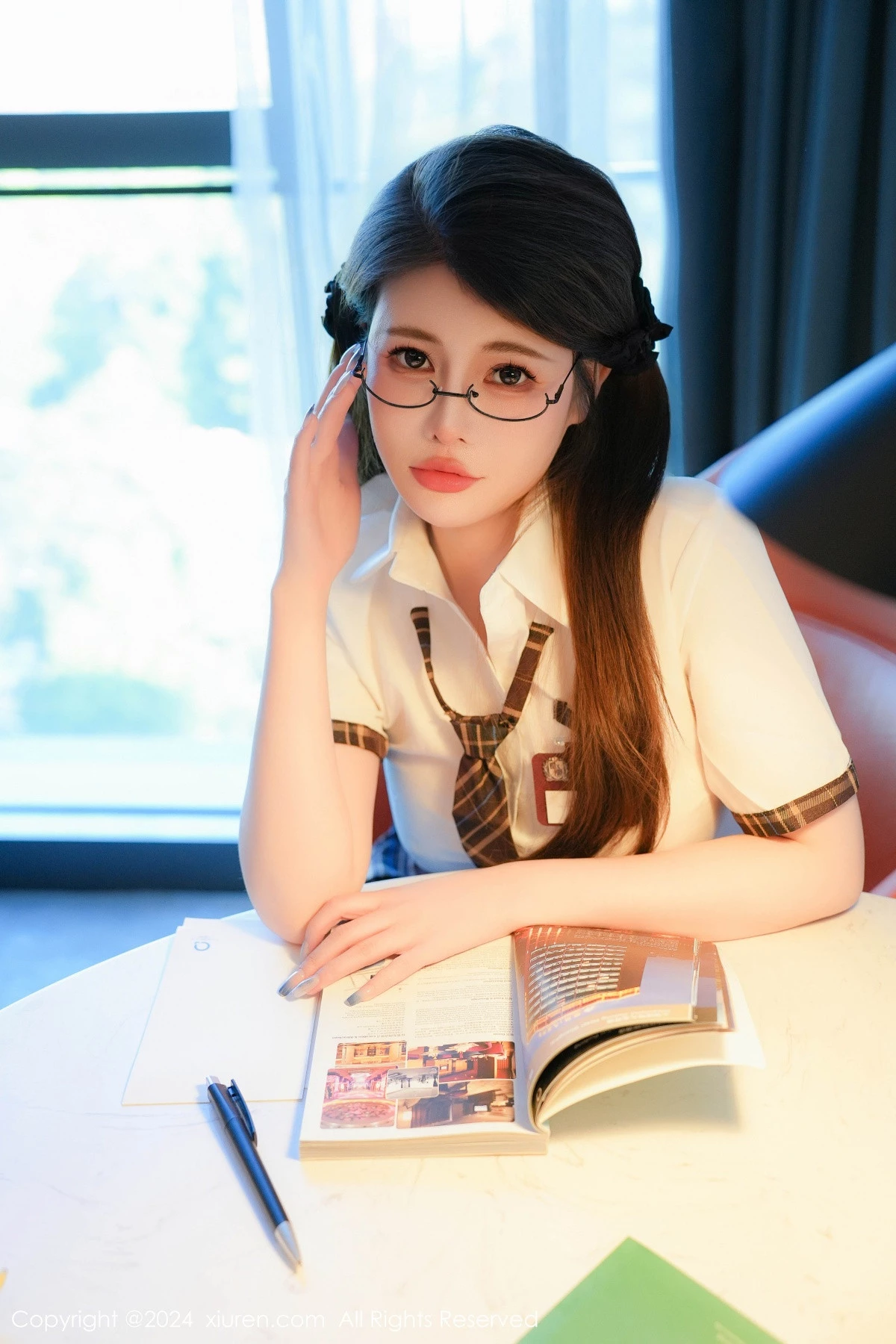 [[XiuRen秀人网]秀人网]No.8803_模特甜妮性感白色上衣配格子短裙露肉丝吊袜秀丰腴身姿诱惑写真86P