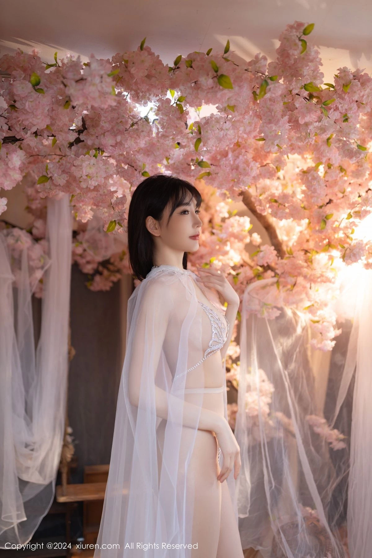 [[XiuRen秀人网]秀人网]No.8807_模特陆萱萱性感白色轻透网纱配白色珍珠内衣秀惹火身材诱惑写真80P