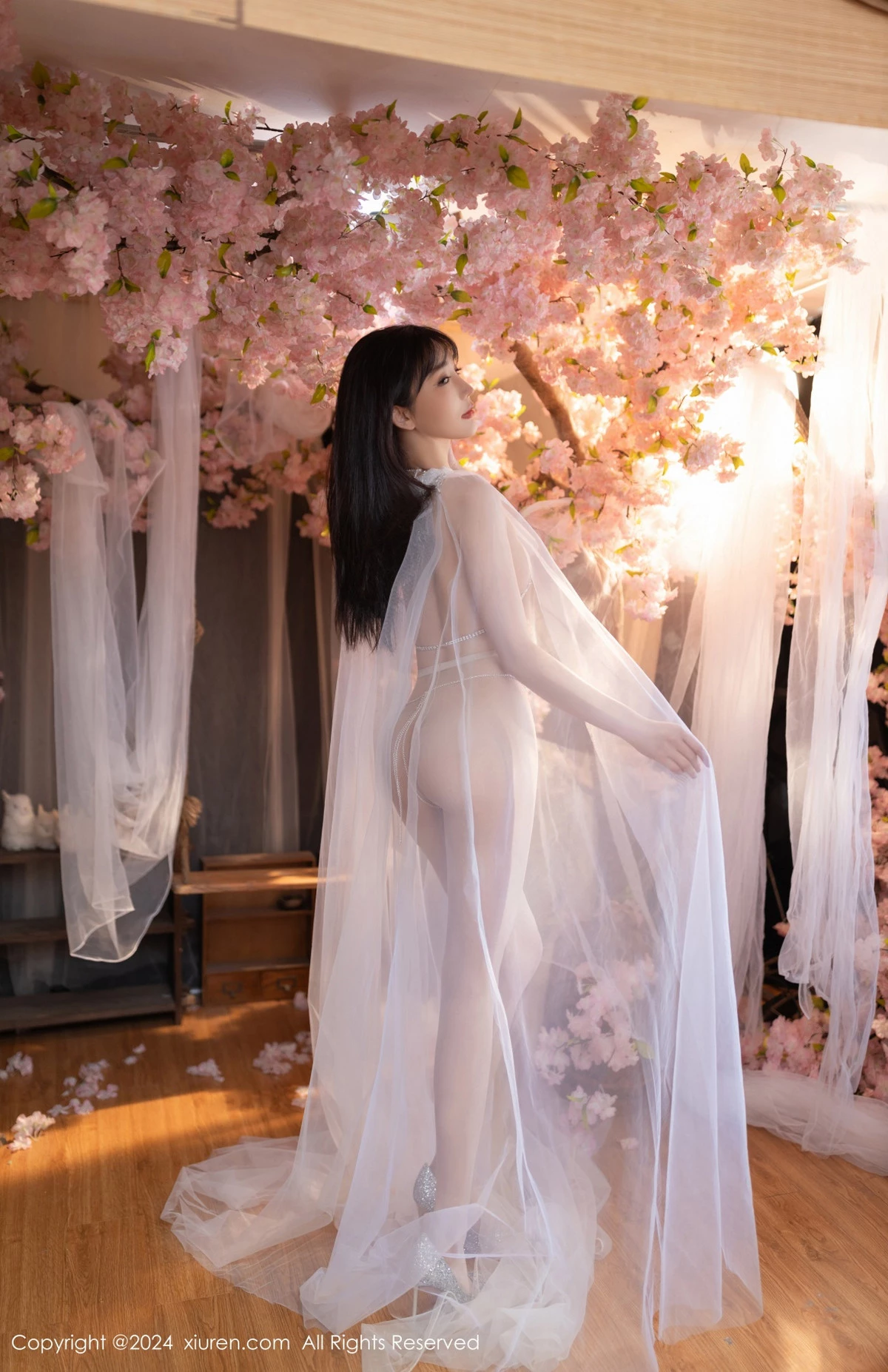 [[XiuRen秀人网]秀人网]No.8807_模特陆萱萱性感白色轻透网纱配白色珍珠内衣秀惹火身材诱惑写真80P