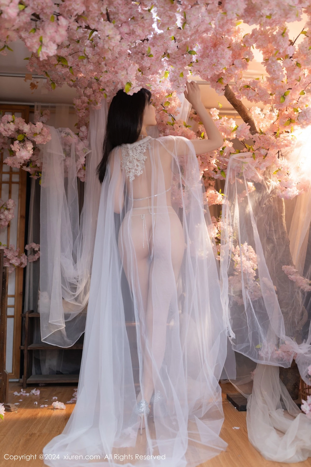 [[XiuRen秀人网]秀人网]No.8807_模特陆萱萱性感白色轻透网纱配白色珍珠内衣秀惹火身材诱惑写真80P