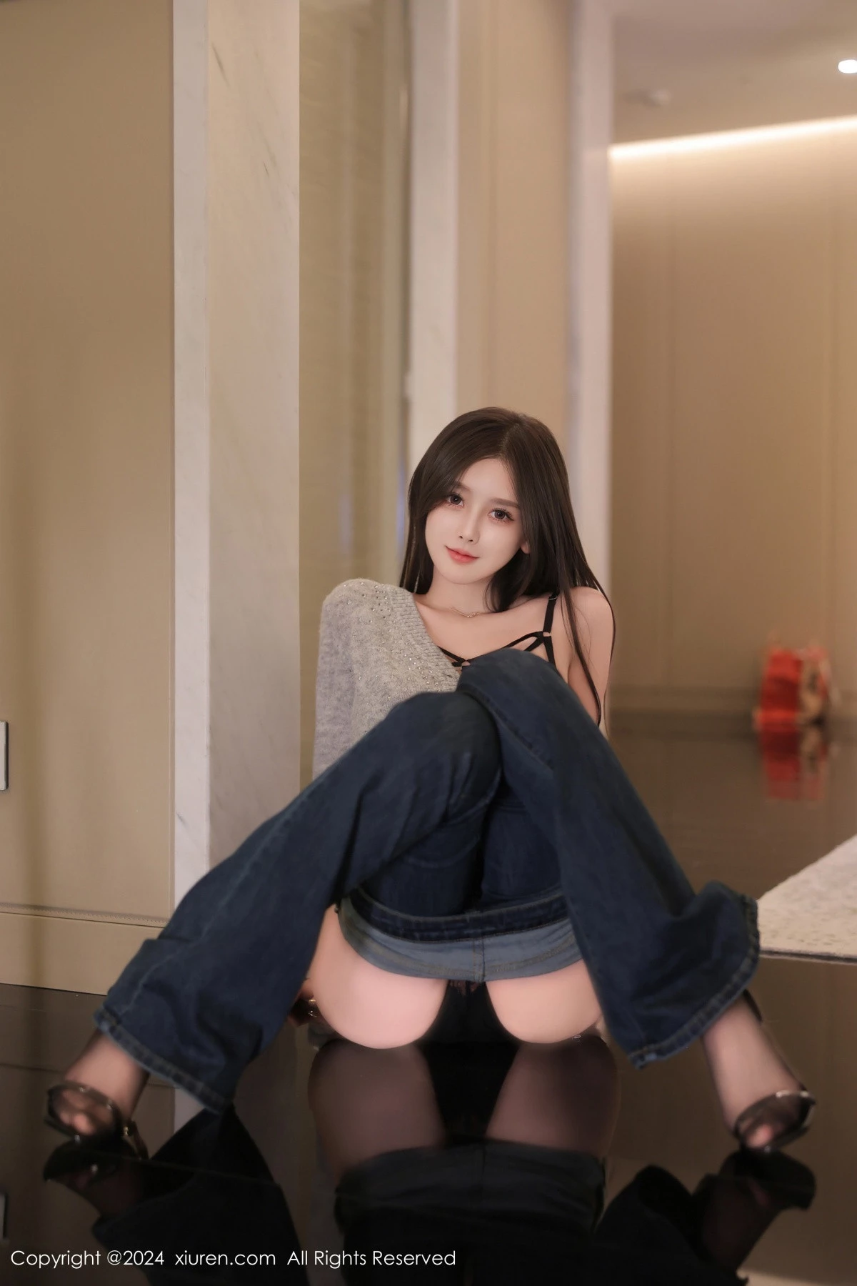 [[XiuRen秀人网]秀人网]No.8806_模特奶喵喵灰色上衣露性感黑色蕾丝情趣内衣秀丰满身材诱惑写真81P