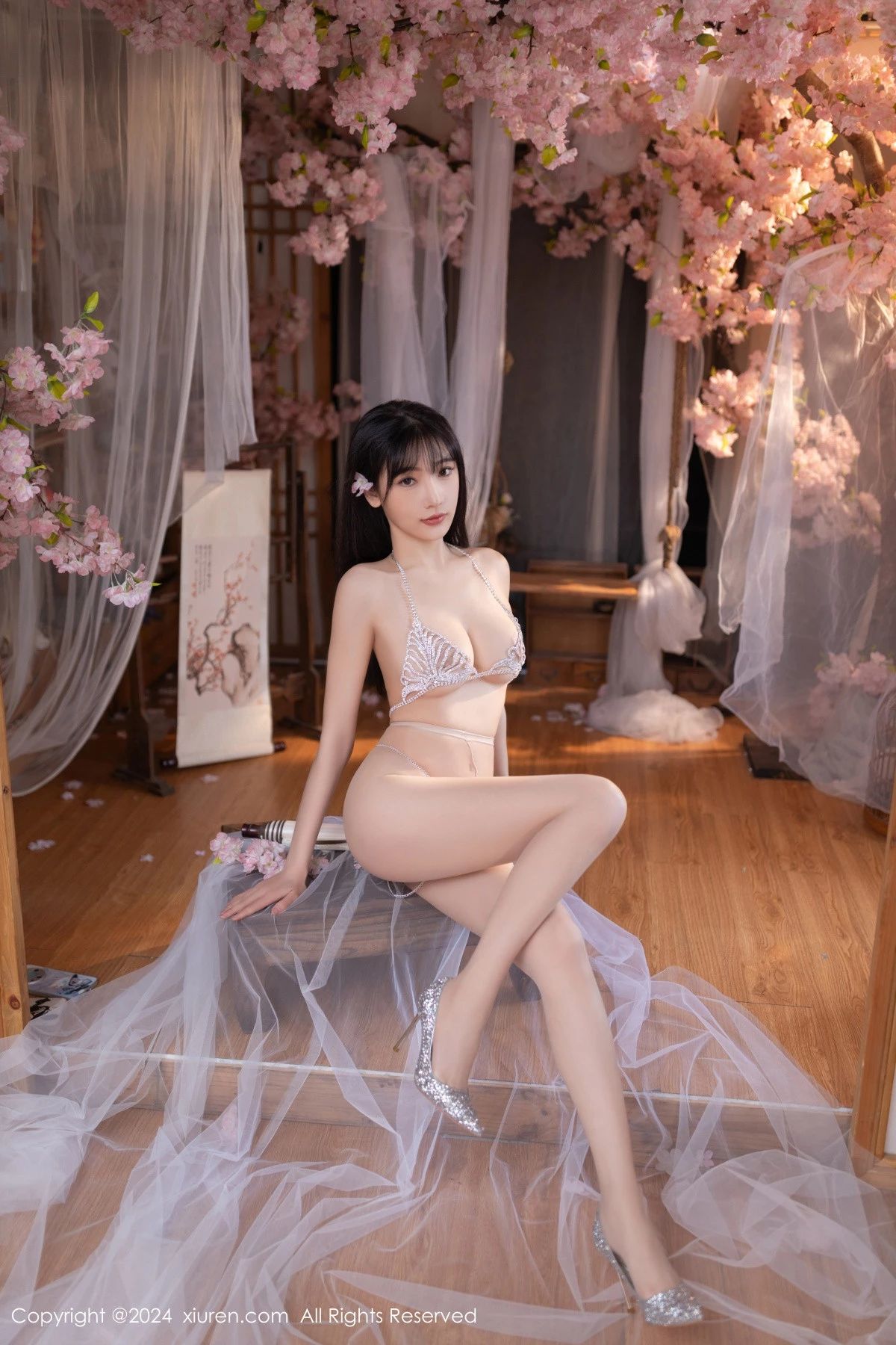 [[XiuRen秀人网]秀人网]No.8807_模特陆萱萱性感白色轻透网纱配白色珍珠内衣秀惹火身材诱惑写真80P