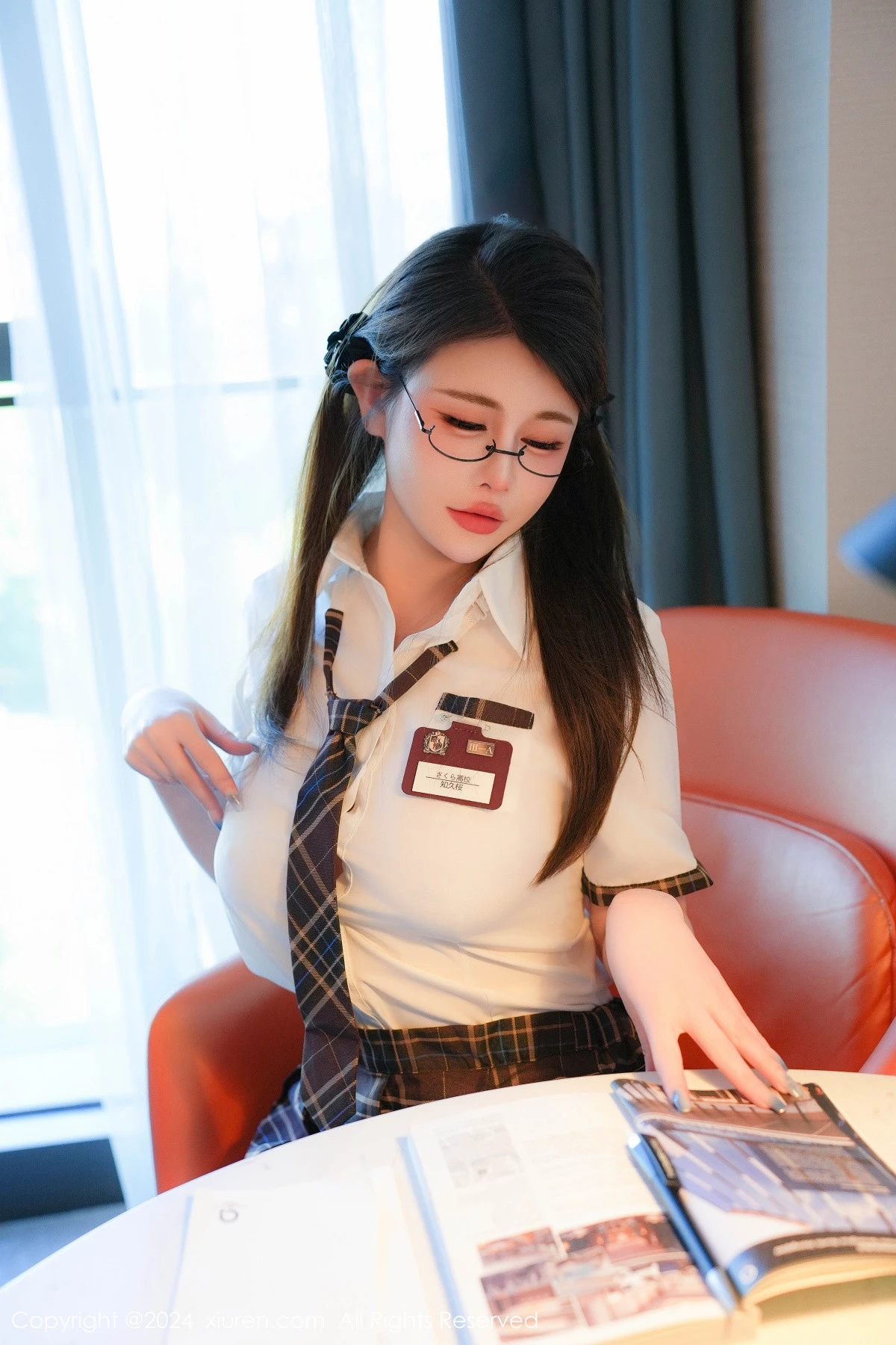 [[XiuRen秀人网]秀人网]No.8803_模特甜妮性感白色上衣配格子短裙露肉丝吊袜秀丰腴身姿诱惑写真86P