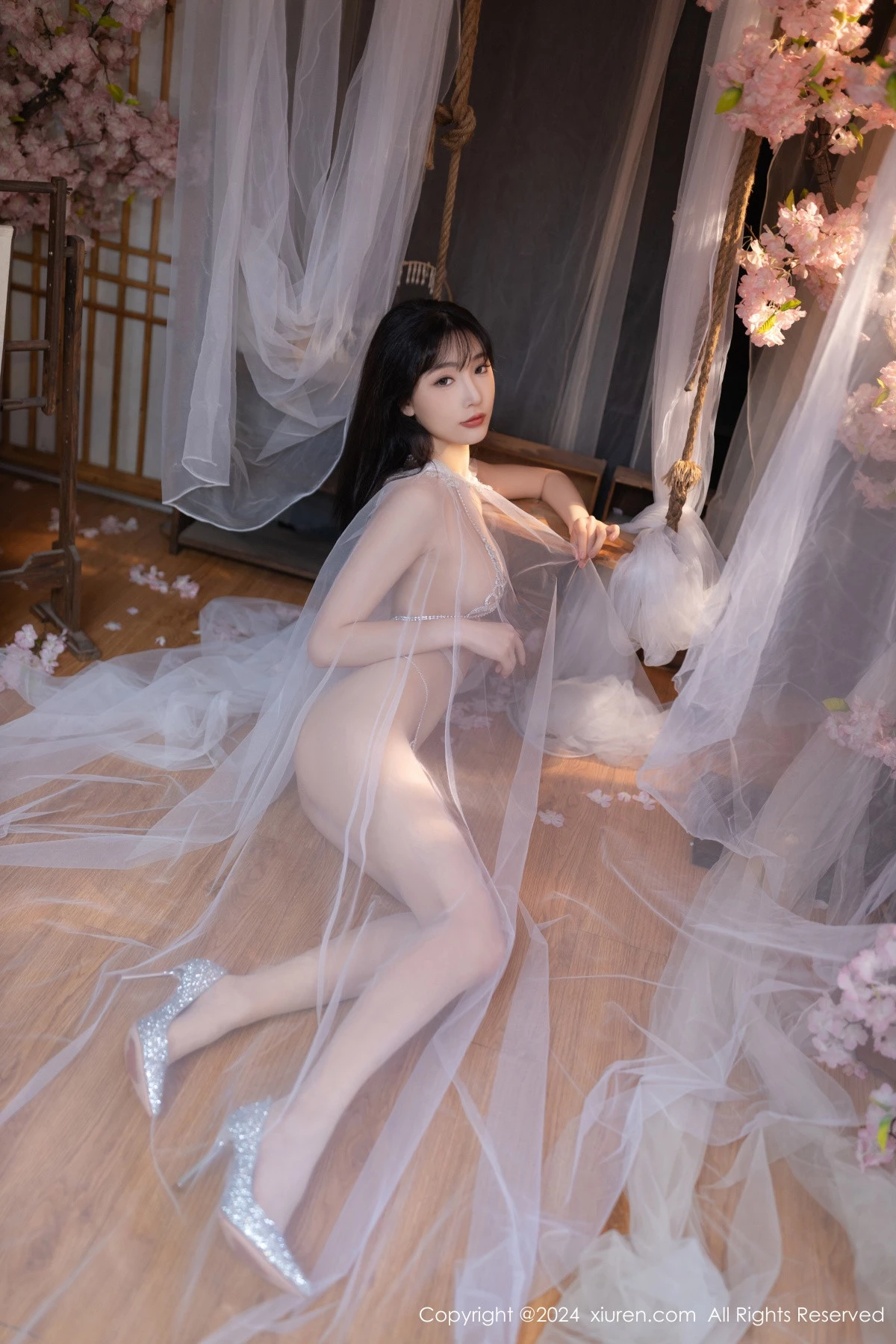 [[XiuRen秀人网]秀人网]No.8807_模特陆萱萱性感白色轻透网纱配白色珍珠内衣秀惹火身材诱惑写真80P