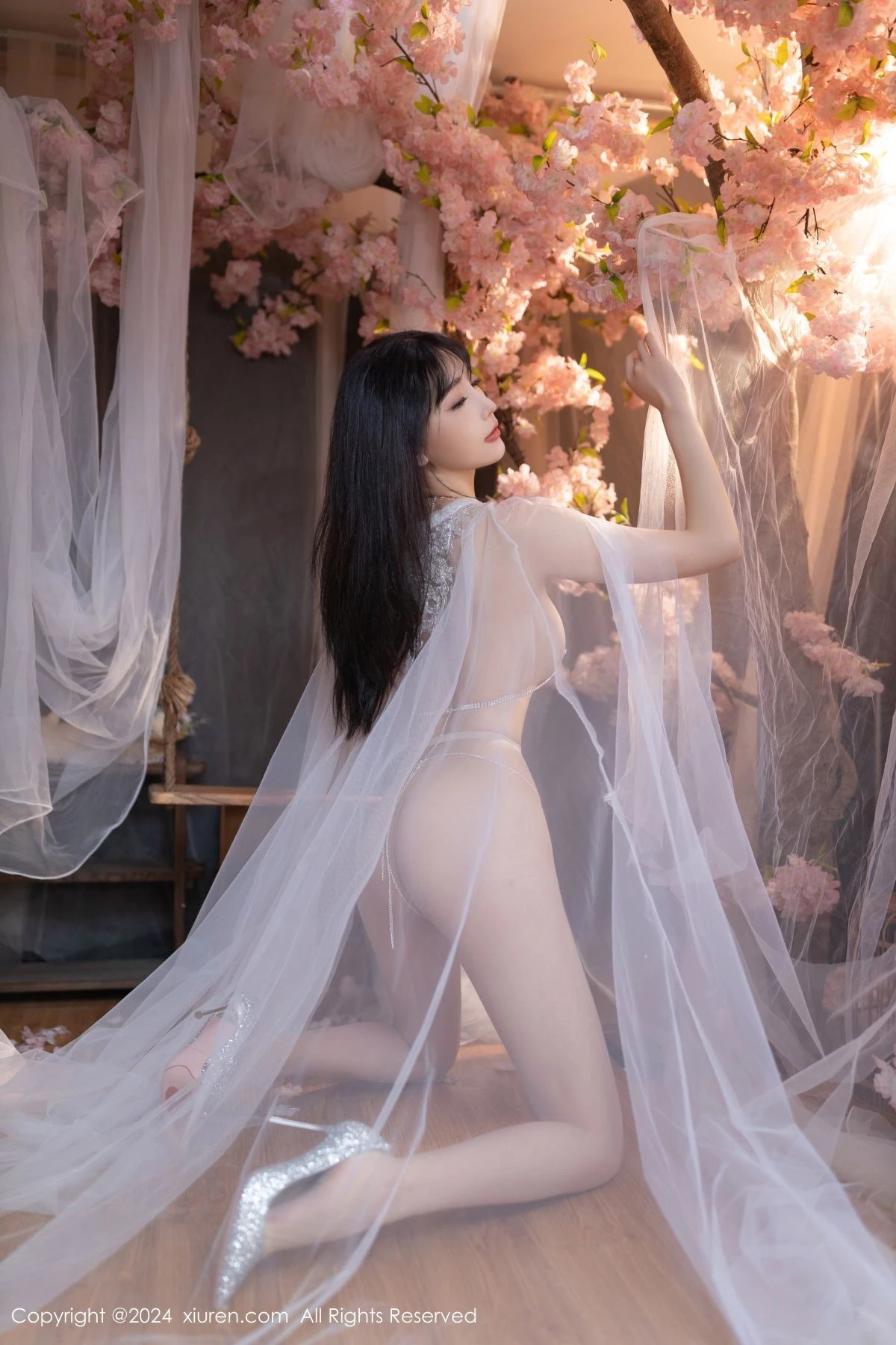 [[XiuRen秀人网]秀人网]No.8807_模特陆萱萱性感白色轻透网纱配白色珍珠内衣秀惹火身材诱惑写真80P