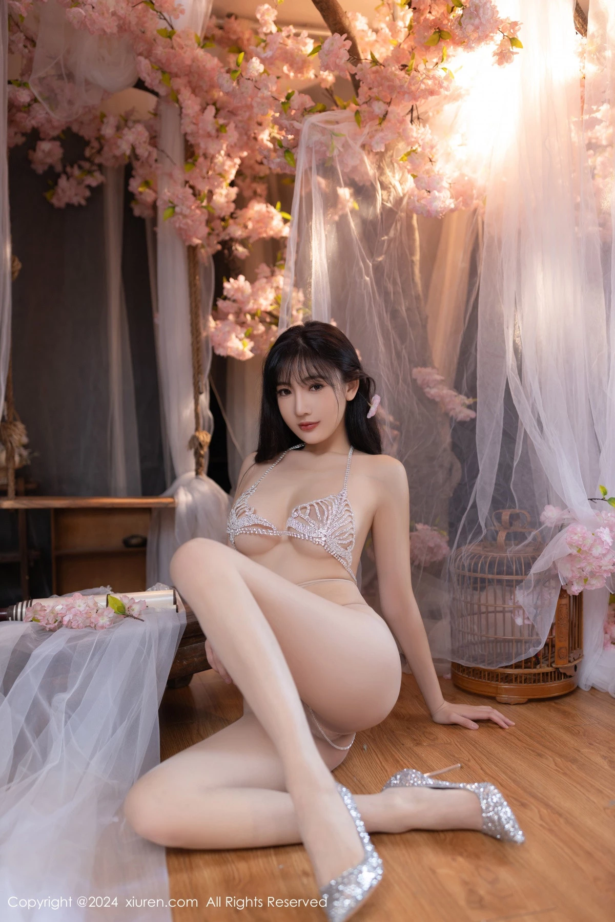 [[XiuRen秀人网]秀人网]No.8807_模特陆萱萱性感白色轻透网纱配白色珍珠内衣秀惹火身材诱惑写真80P