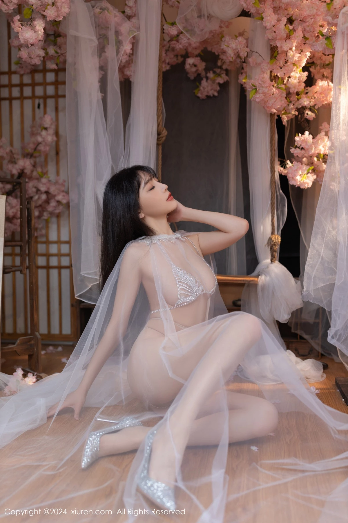 [[XiuRen秀人网]秀人网]No.8807_模特陆萱萱性感白色轻透网纱配白色珍珠内衣秀惹火身材诱惑写真80P