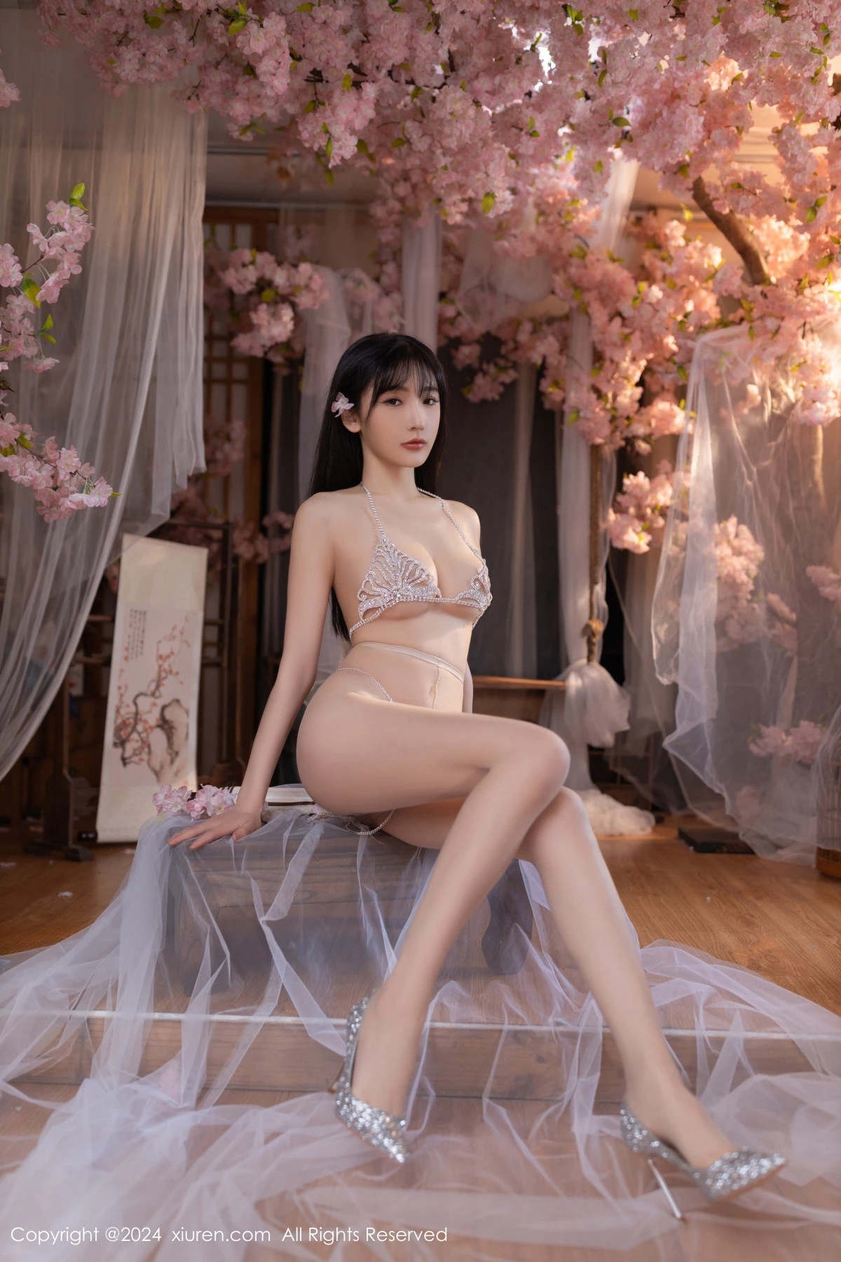 [[XiuRen秀人网]秀人网]No.8807_模特陆萱萱性感白色轻透网纱配白色珍珠内衣秀惹火身材诱惑写真80P
