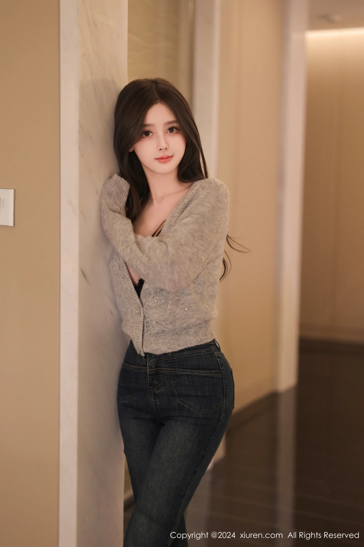 [[XiuRen秀人网]秀人网]No.8806_模特奶喵喵灰色上衣露性感黑色蕾丝情趣内衣秀丰满身材诱惑写真81P