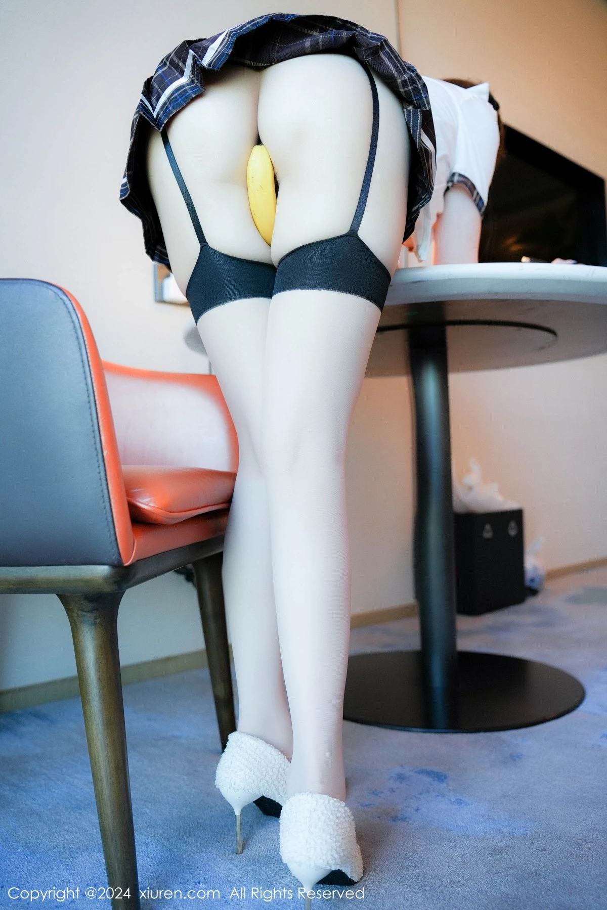 [[XiuRen秀人网]秀人网]No.8803_模特甜妮性感白色上衣配格子短裙露肉丝吊袜秀丰腴身姿诱惑写真86P