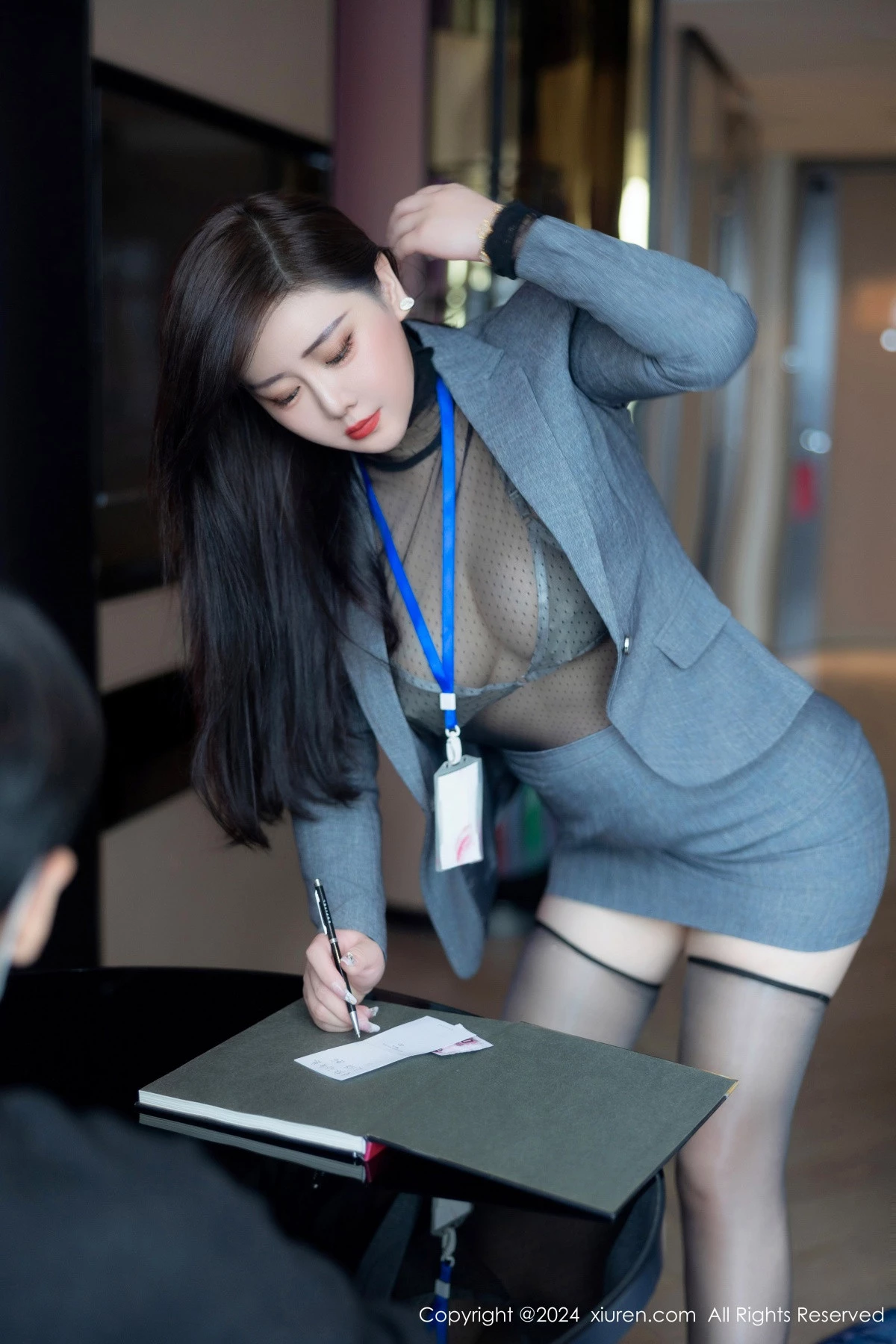 [[XiuRen秀人网]秀人网]No.8712_模特王婉悠Queen性感灰色西服露情趣内衣秀惹火身材诱惑写真82P