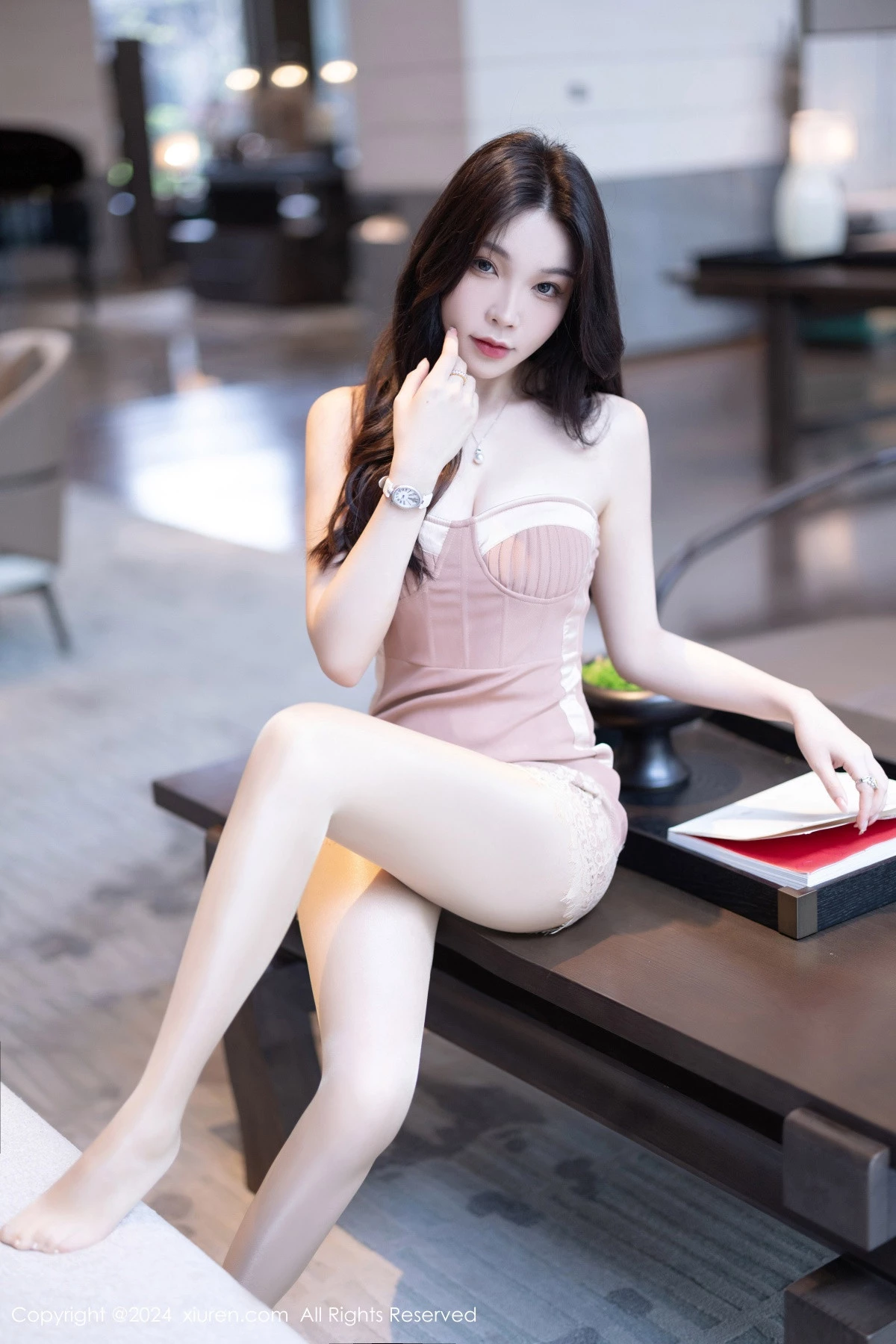 [[XiuRen秀人网]秀人网]No.8713_女神徐莉芝Booty性感浅粉色连衣短裙+黑色蕾丝内衣惹火诱惑写真90P