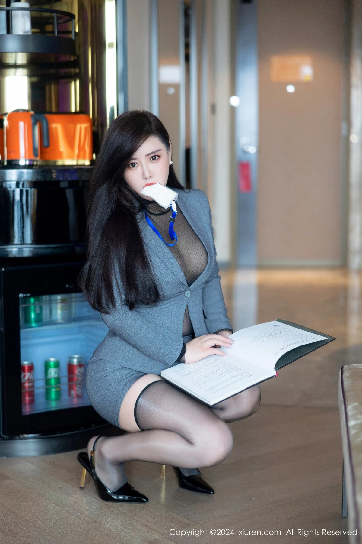 [[XiuRen秀人网]秀人网]No.8712_模特王婉悠Queen性感灰色西服露情趣内衣秀惹火身材诱惑写真82P