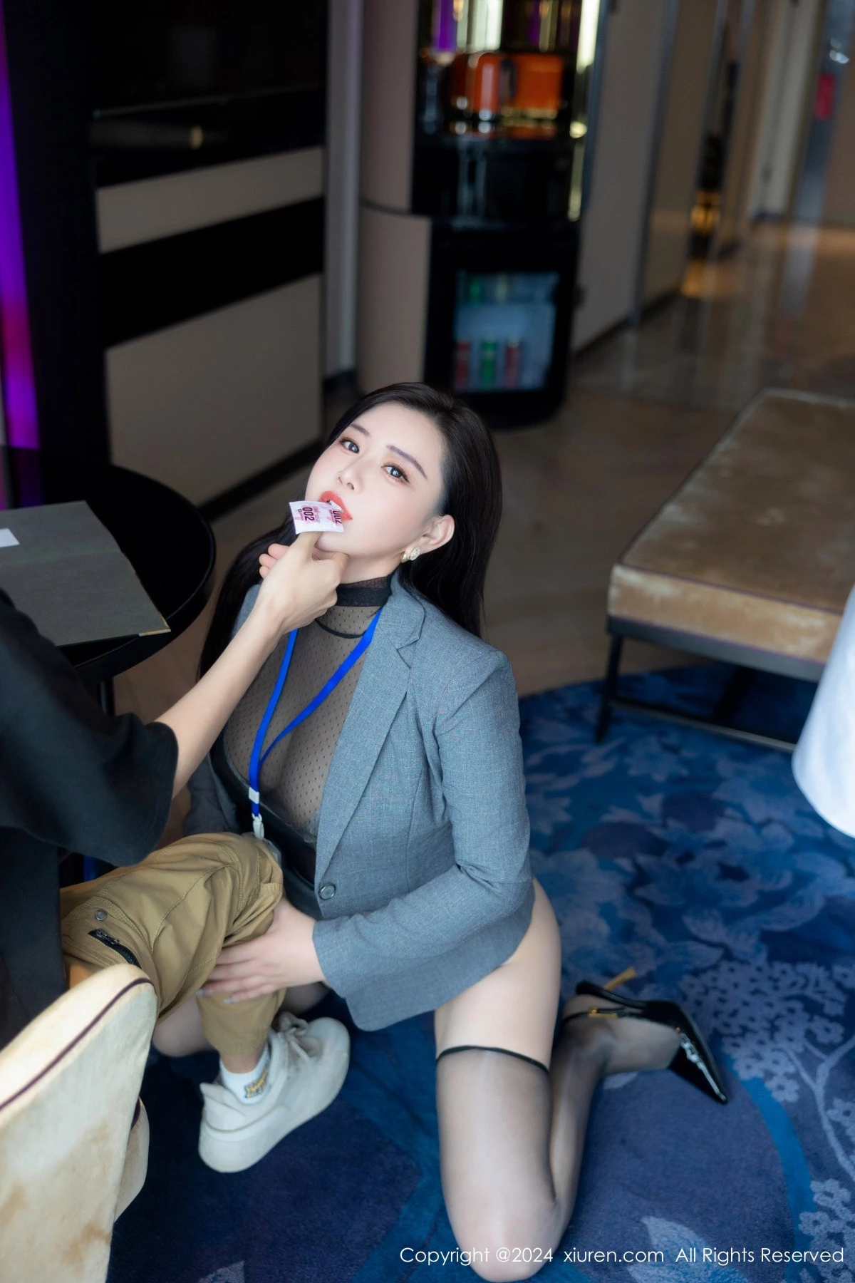 [[XiuRen秀人网]秀人网]No.8712_模特王婉悠Queen性感灰色西服露情趣内衣秀惹火身材诱惑写真82P