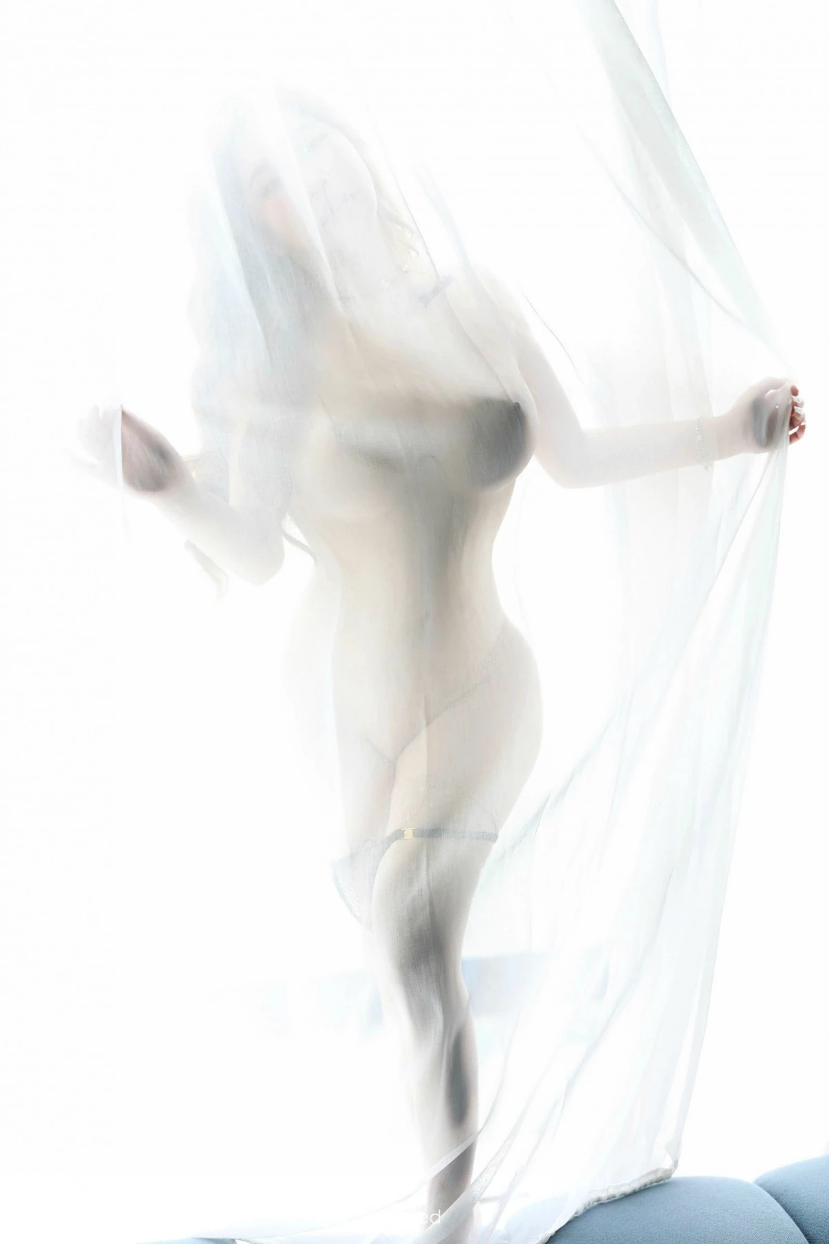 [[XiuRen秀人网]秀人网]No.8813_模特小海臀Rena性感浅色连衣短裙配白丝袜秀丰满身材诱惑写真71P