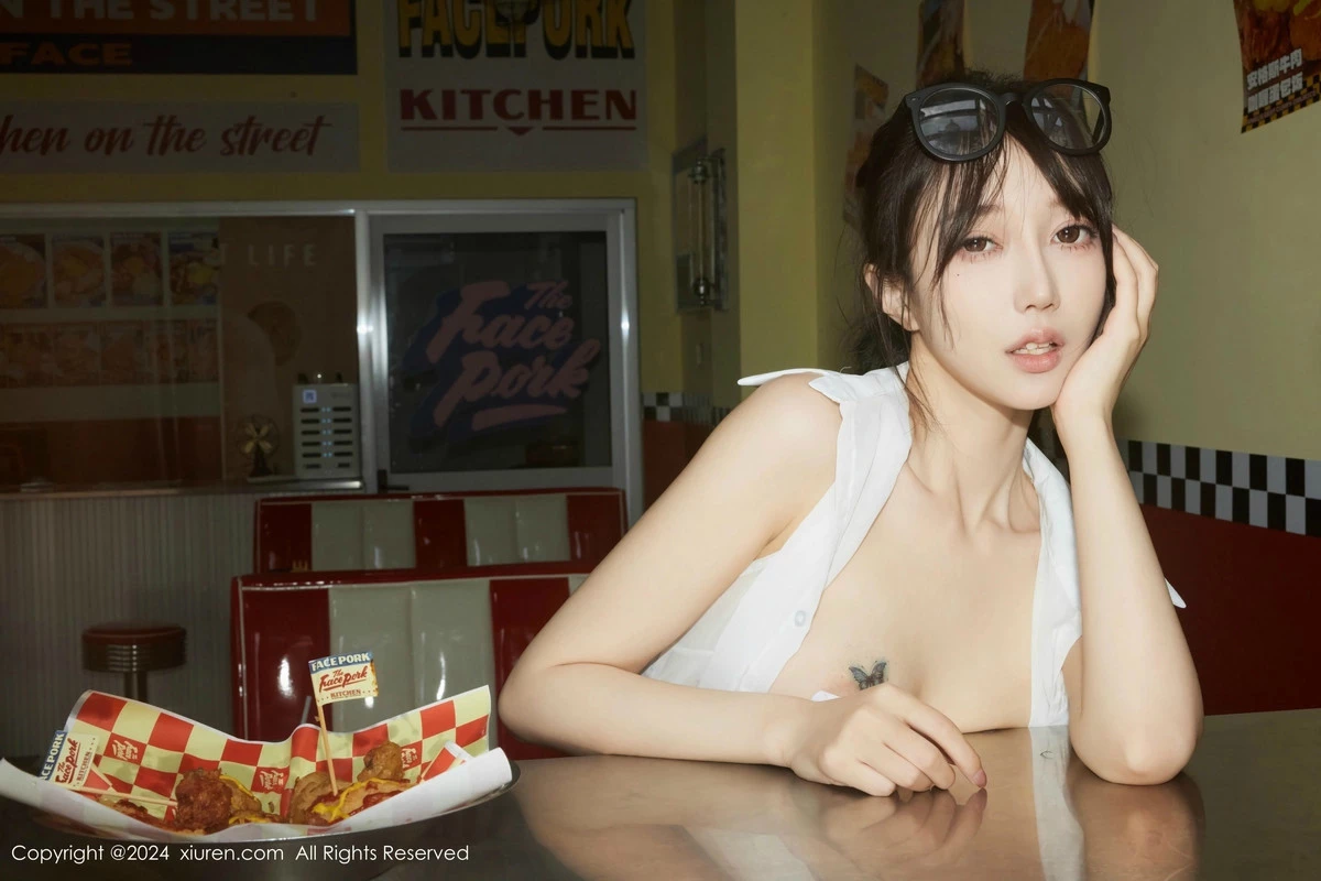 [[XiuRen秀人网]秀人网]No.8811_模特玥儿玥er性感蓝色超短牛仔裤配超薄黑丝秀曼妙身姿诱惑写真74P