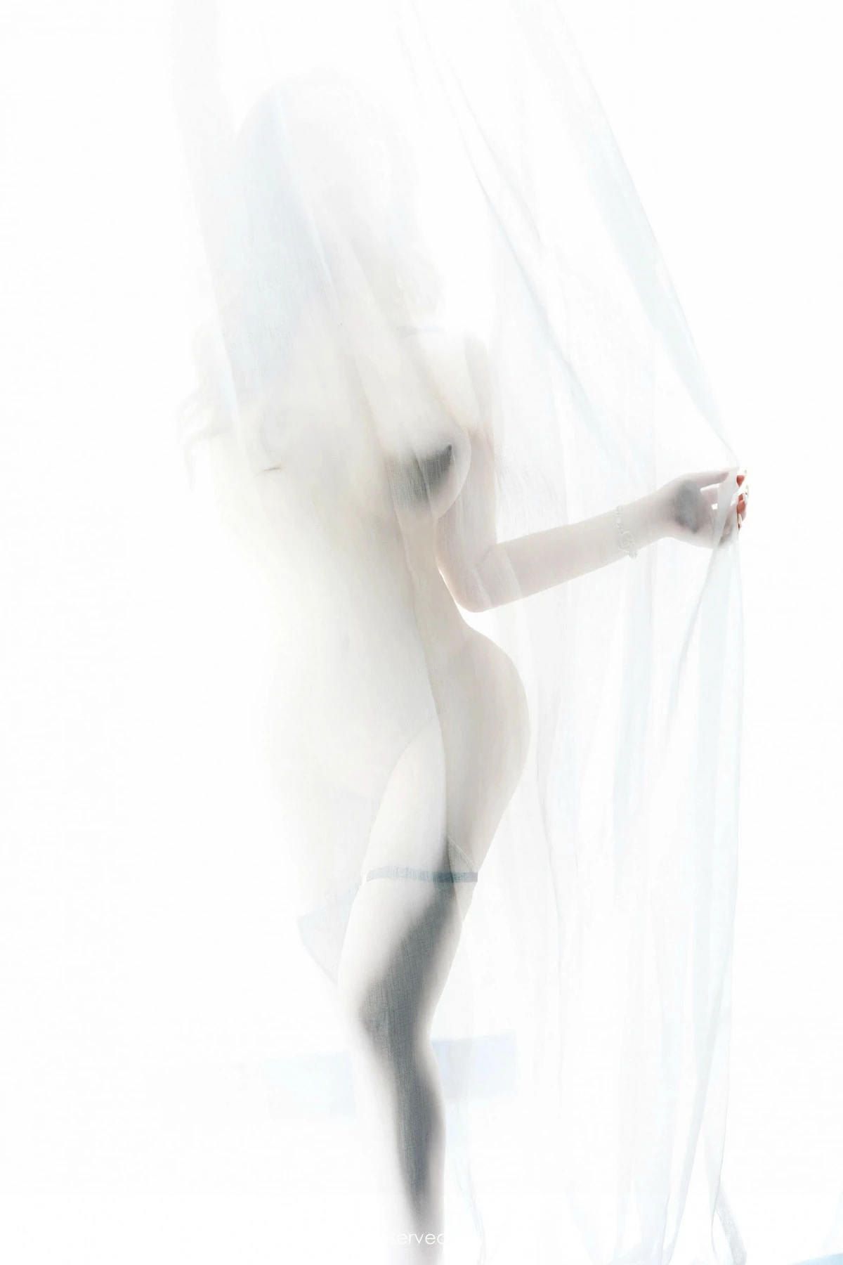 [[XiuRen秀人网]秀人网]No.8813_模特小海臀Rena性感浅色连衣短裙配白丝袜秀丰满身材诱惑写真71P