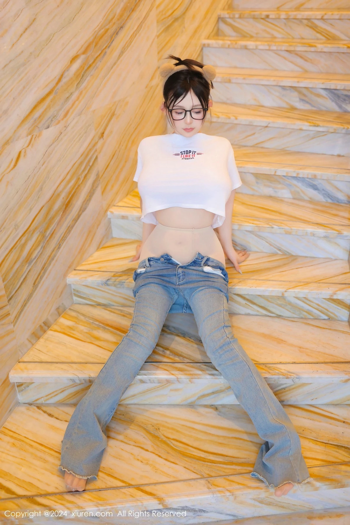 [[XiuRen秀人网]秀人网]No.8809_模特娜娜子yy性感白T配牛仔裤露超薄肉丝秀丰满身材惹火诱惑写真80P