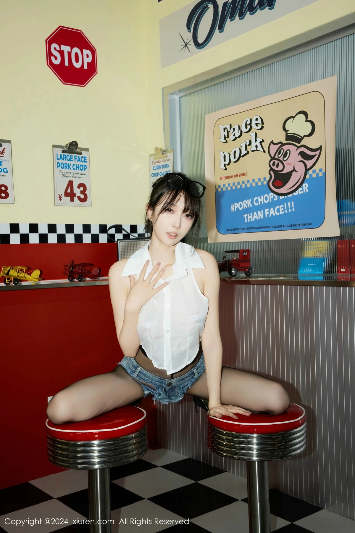 [[XiuRen秀人网]秀人网]No.8811_模特玥儿玥er性感蓝色超短牛仔裤配超薄黑丝秀曼妙身姿诱惑写真74P