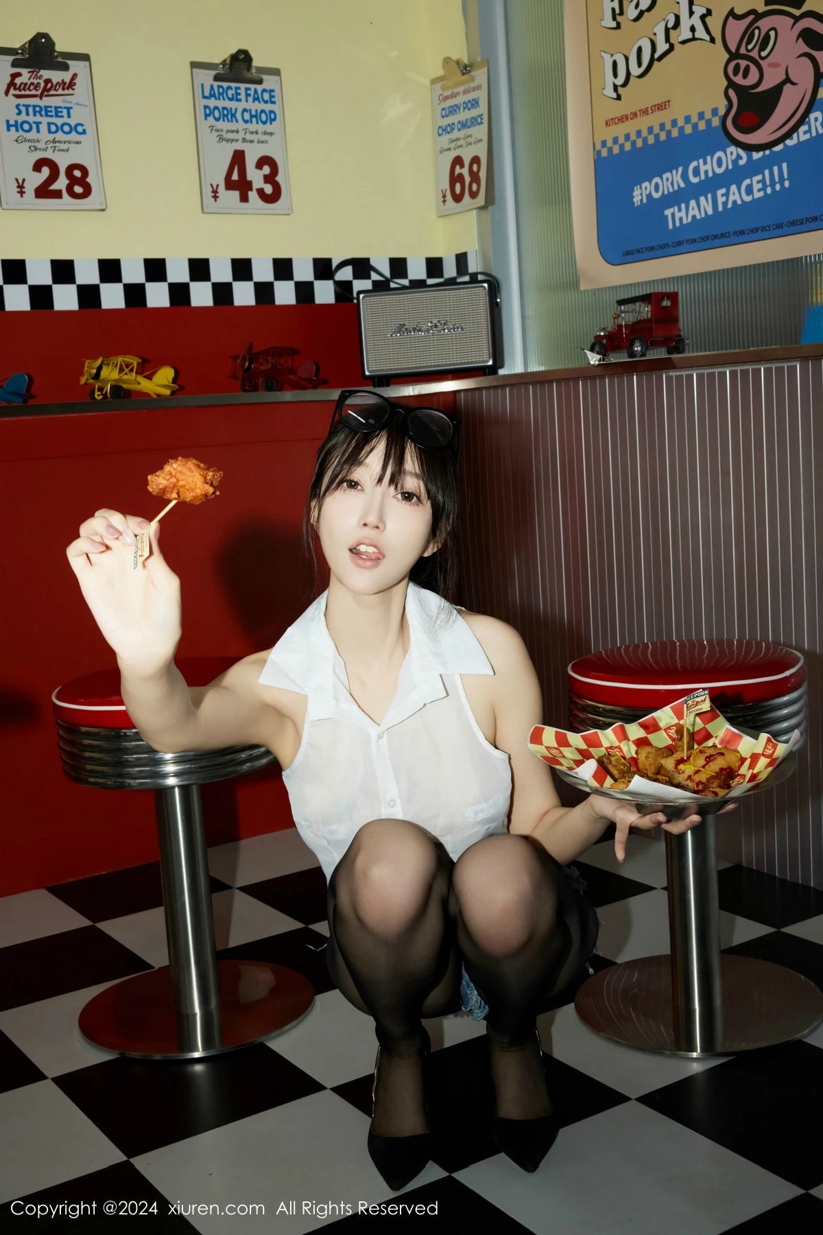 [[XiuRen秀人网]秀人网]No.8811_模特玥儿玥er性感蓝色超短牛仔裤配超薄黑丝秀曼妙身姿诱惑写真74P