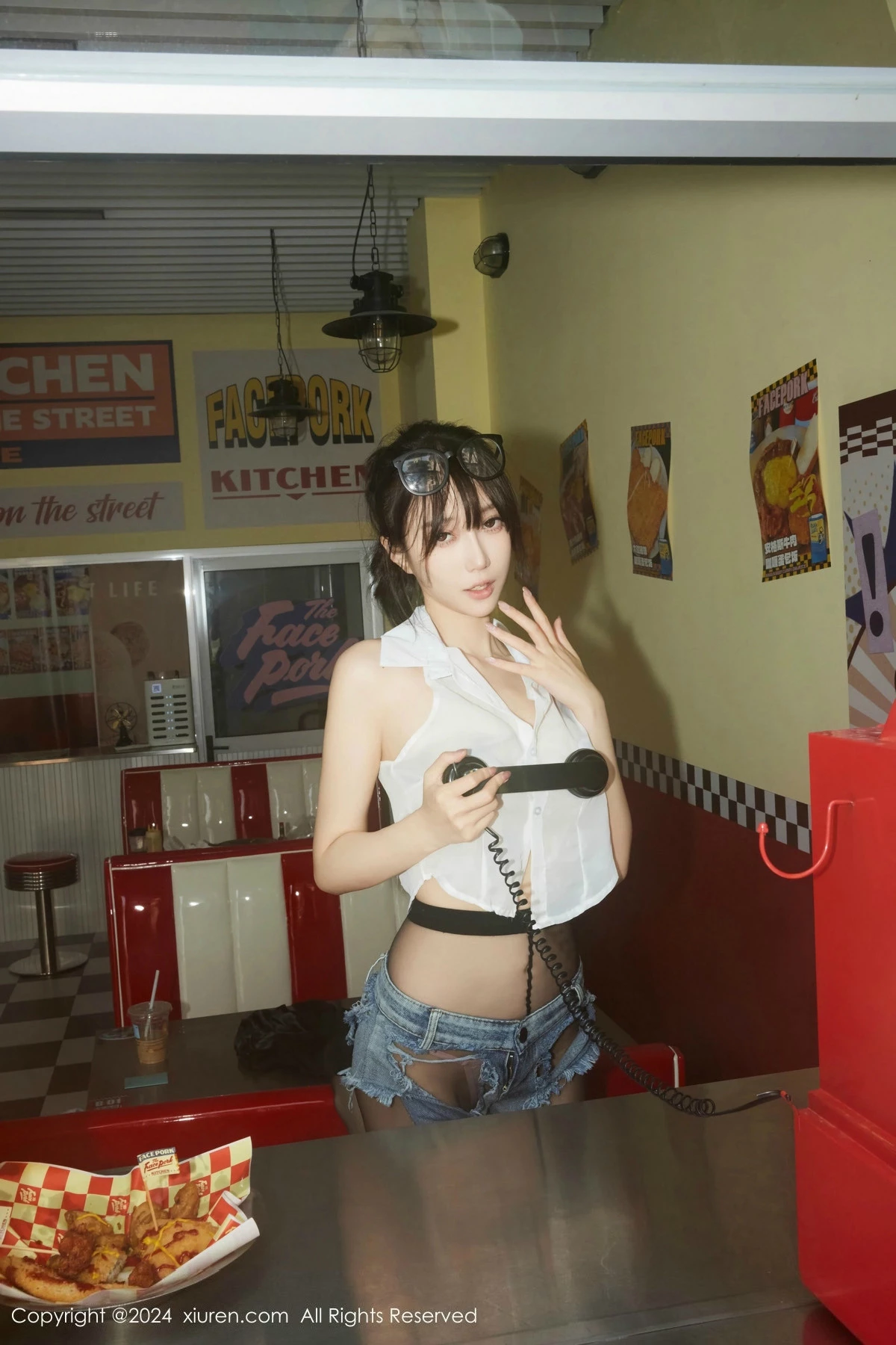 [[XiuRen秀人网]秀人网]No.8811_模特玥儿玥er性感蓝色超短牛仔裤配超薄黑丝秀曼妙身姿诱惑写真74P