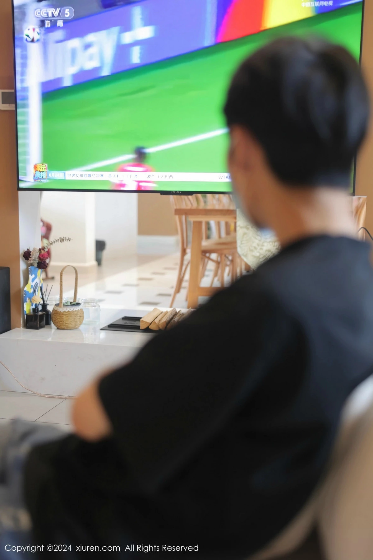 [[XiuRen秀人网]秀人网]No.8812_模特桃妖夭欧洲杯主题白色球服配白丝袜秀曼妙身姿撩人诱惑写真90P