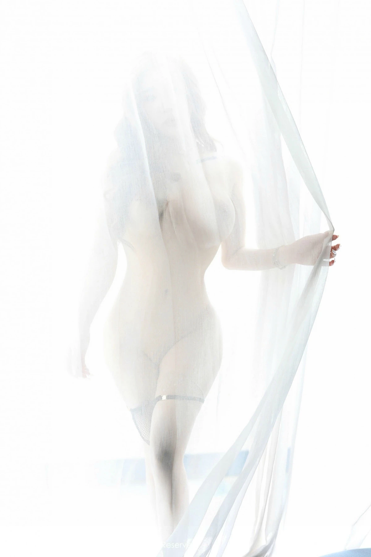 [[XiuRen秀人网]秀人网]No.8813_模特小海臀Rena性感浅色连衣短裙配白丝袜秀丰满身材诱惑写真71P