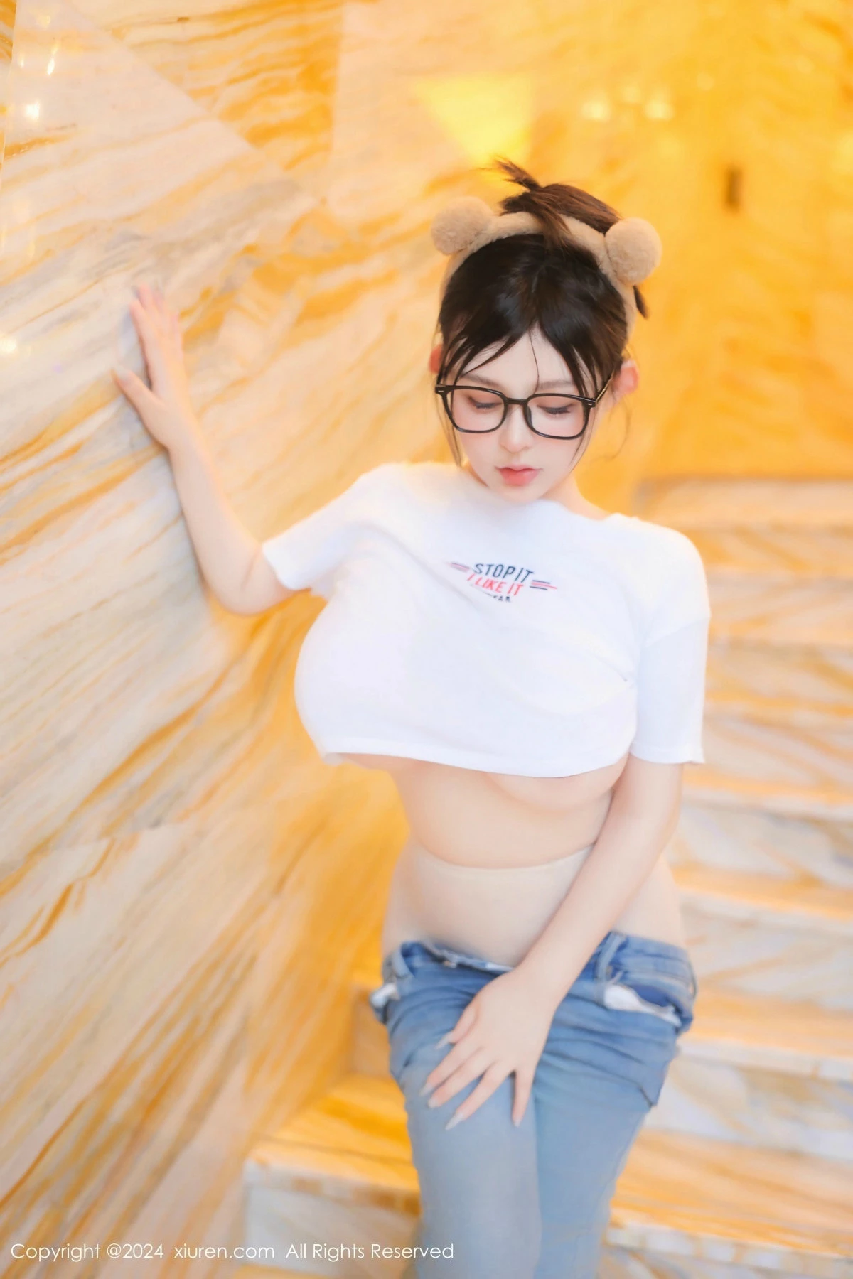 [[XiuRen秀人网]秀人网]No.8809_模特娜娜子yy性感白T配牛仔裤露超薄肉丝秀丰满身材惹火诱惑写真80P