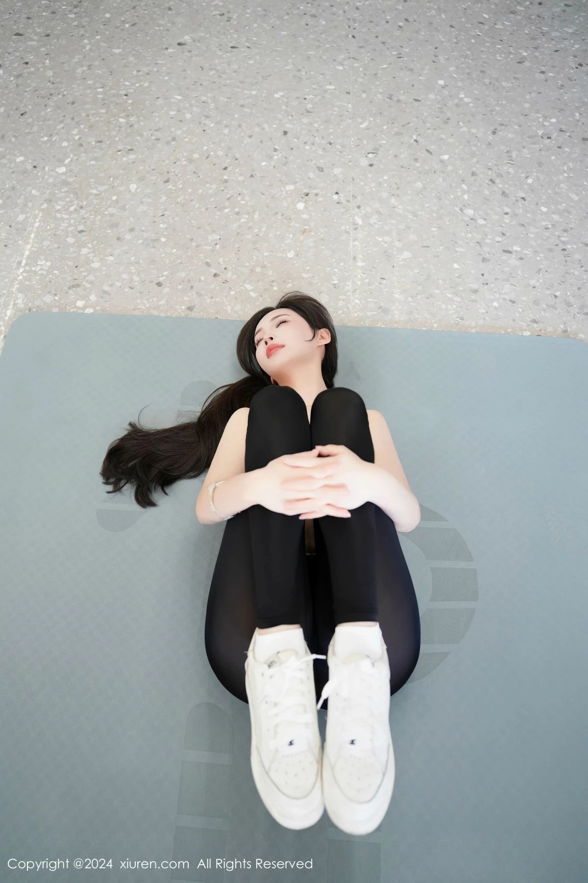 [[XiuRen秀人网]秀人网]No.8810_女神Carol周妍希性感黑色运动套装配超薄黑丝秀完美身材诱惑写真100P