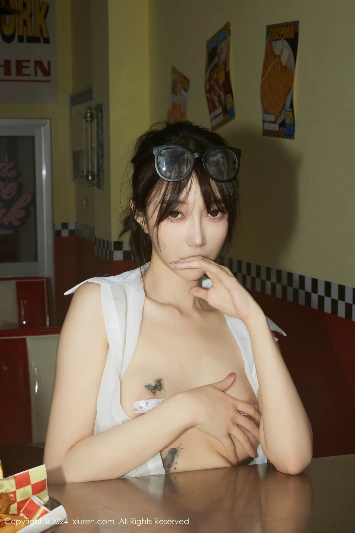 [[XiuRen秀人网]秀人网]No.8811_模特玥儿玥er性感蓝色超短牛仔裤配超薄黑丝秀曼妙身姿诱惑写真74P