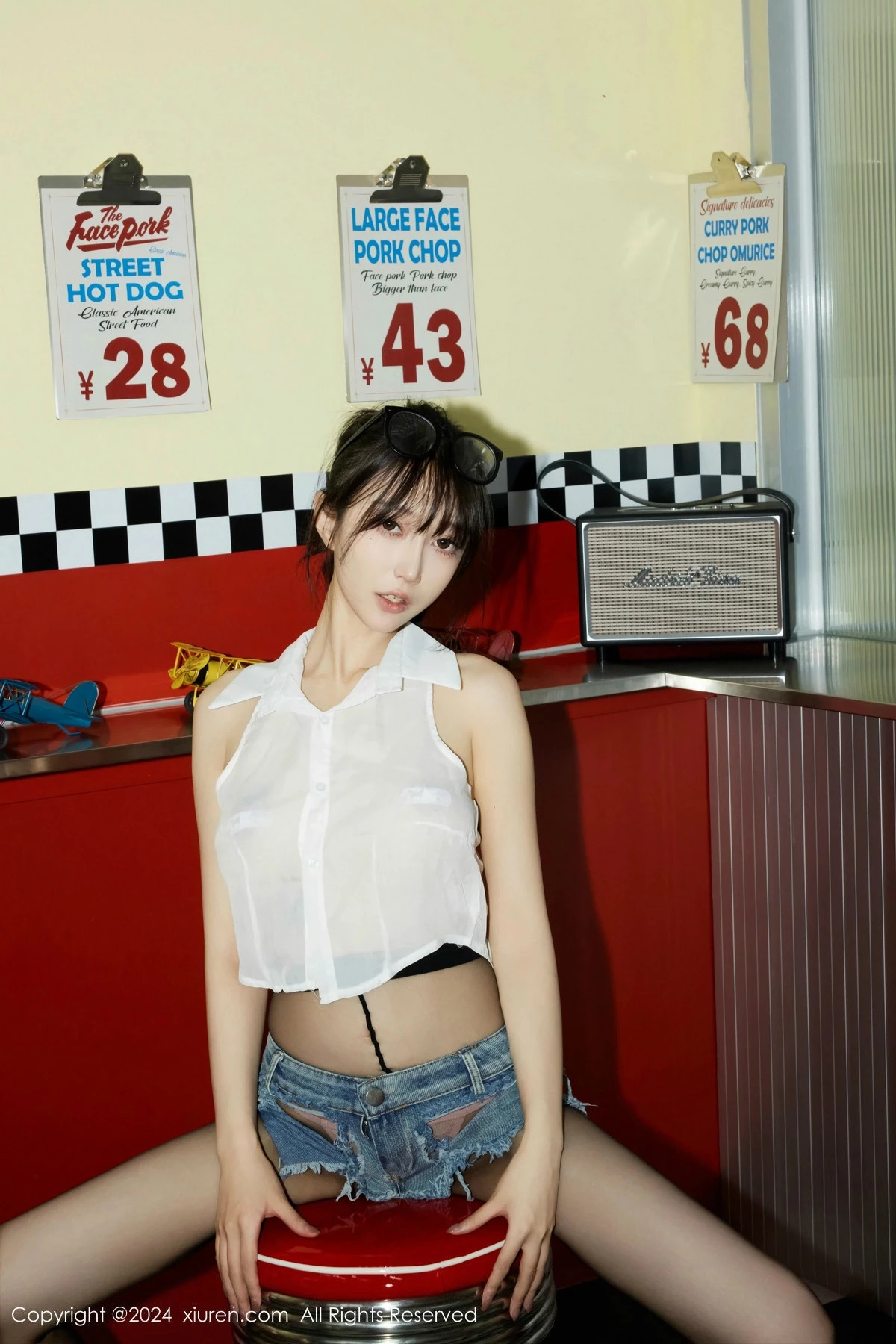 [[XiuRen秀人网]秀人网]No.8811_模特玥儿玥er性感蓝色超短牛仔裤配超薄黑丝秀曼妙身姿诱惑写真74P