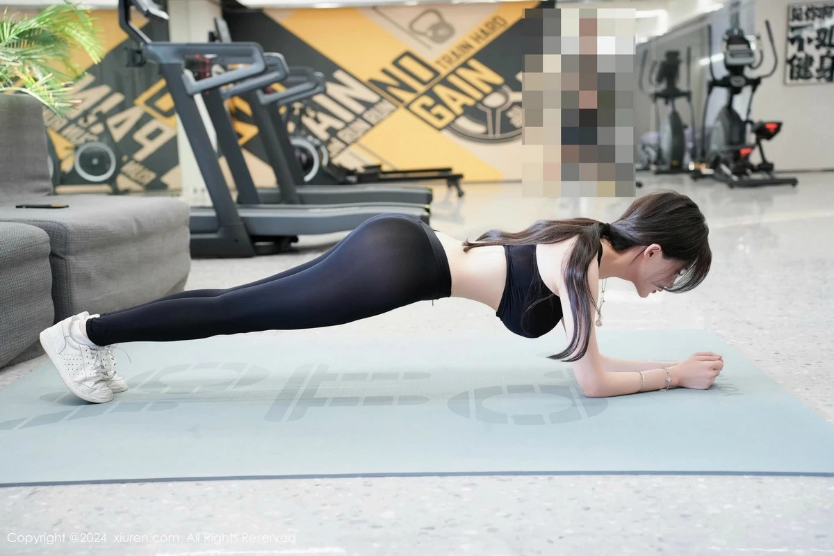 [[XiuRen秀人网]秀人网]No.8810_女神Carol周妍希性感黑色运动套装配超薄黑丝秀完美身材诱惑写真100P